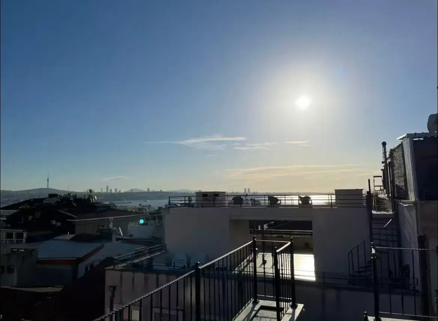 Апартаменты Cozy house with a crazy Bosphorus view on a shared terrace