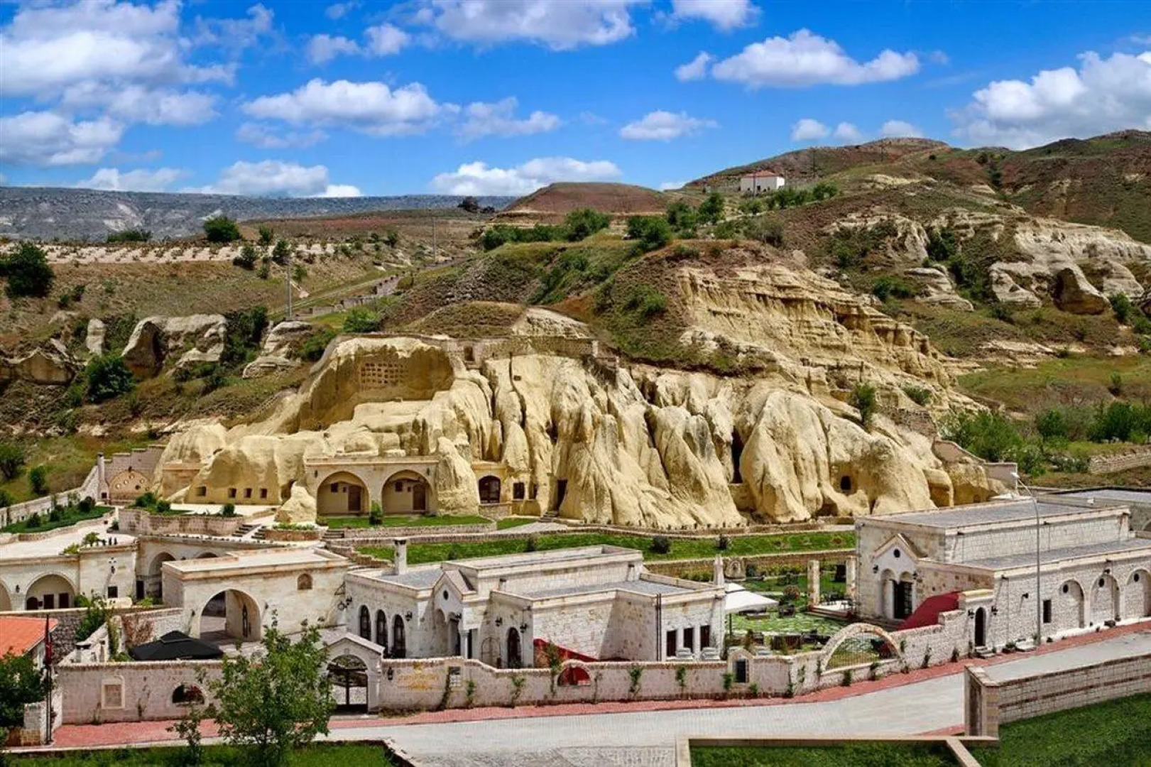 Отель Seraphim Cave Suites & Spa