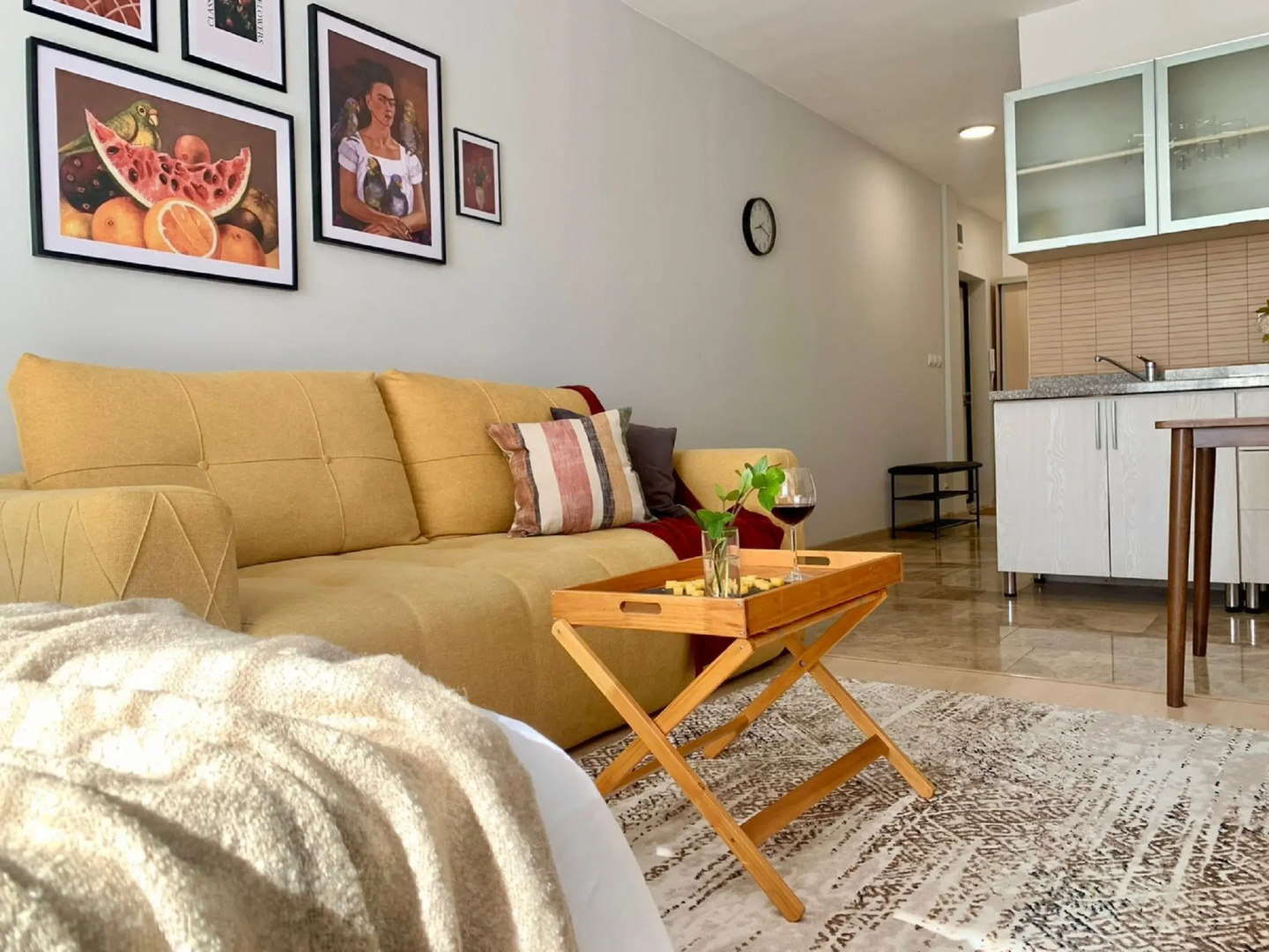 Апартаменты студия Фрида Кало в центре города Алматы