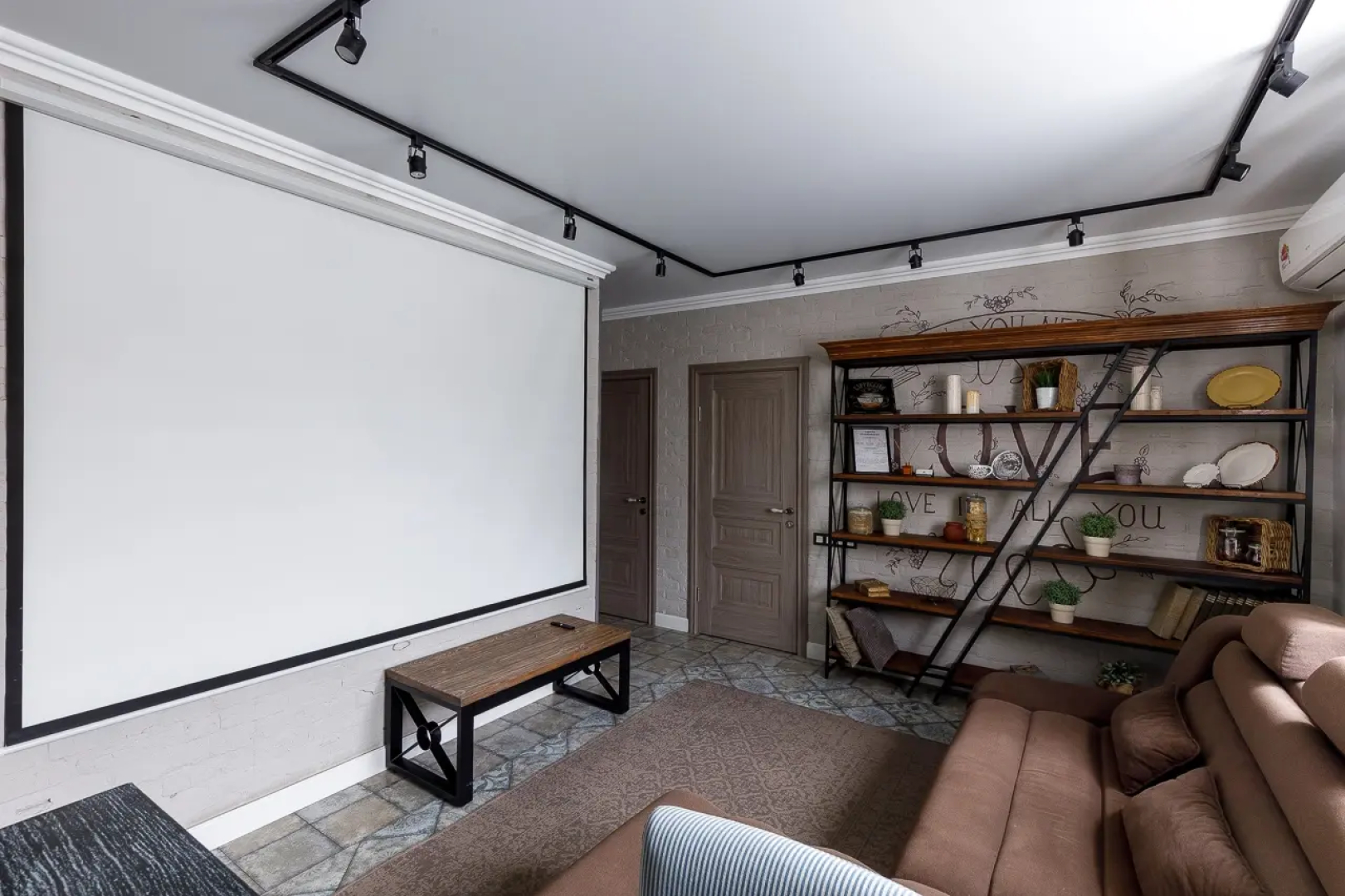 Апартаменты cемейные Loft Apartments с проектором