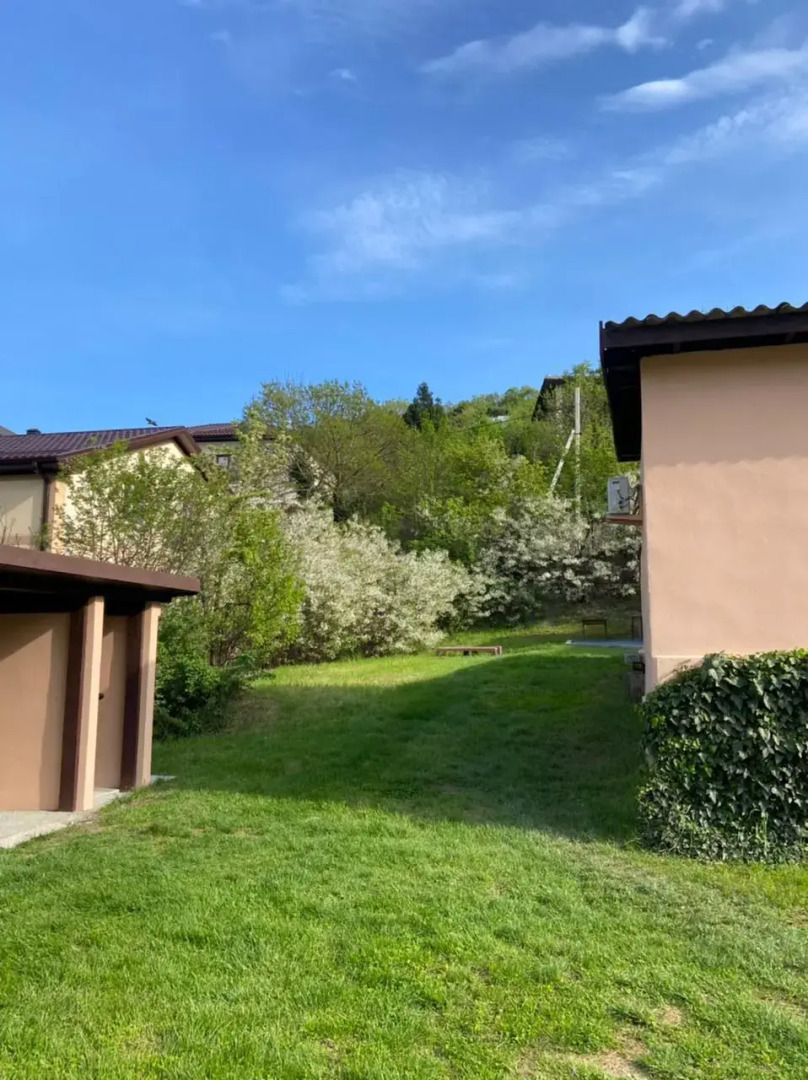 Частный дом Домик в Мысхако, зеленый двор