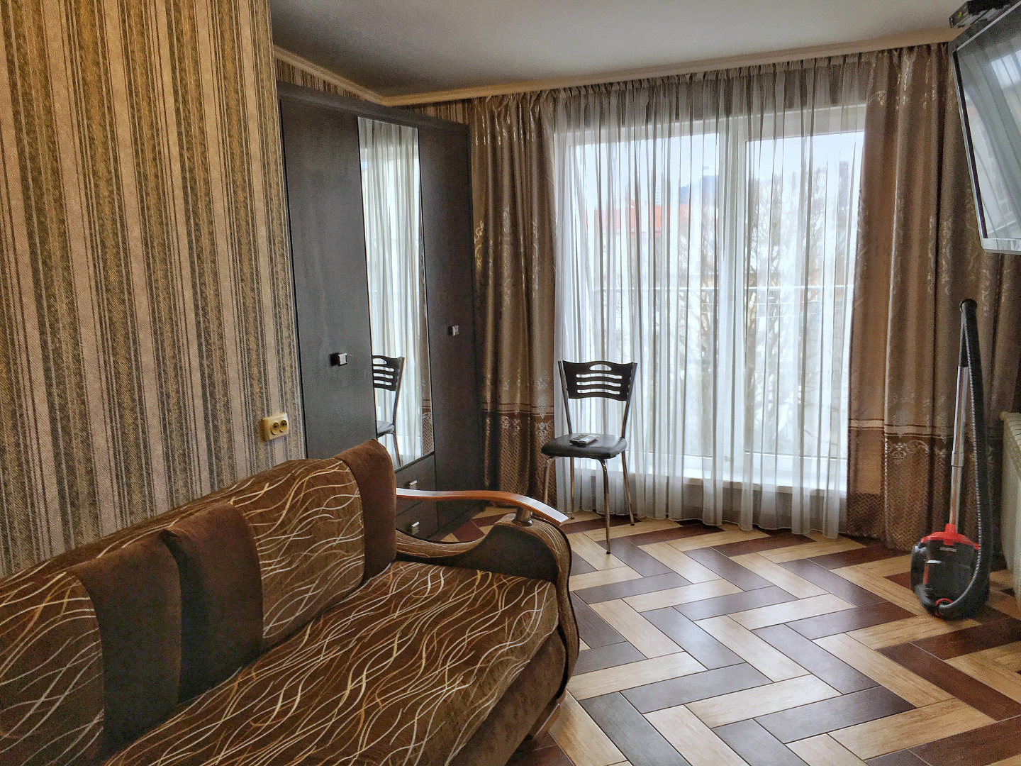 Двухкомнатная квартира с балконами на Набережной Ялты