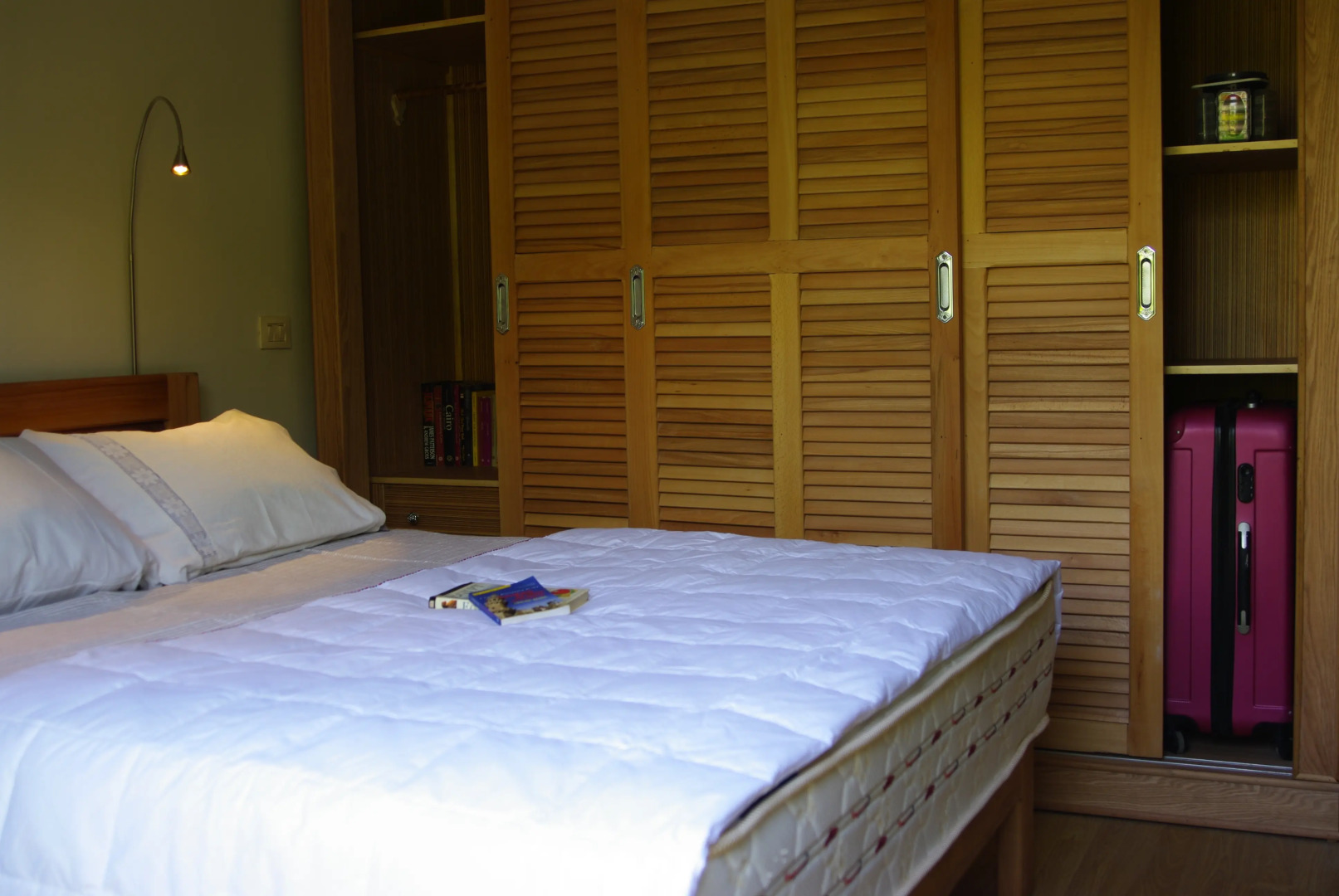 Апартаменты Luxury garden apartment and walk anywhere