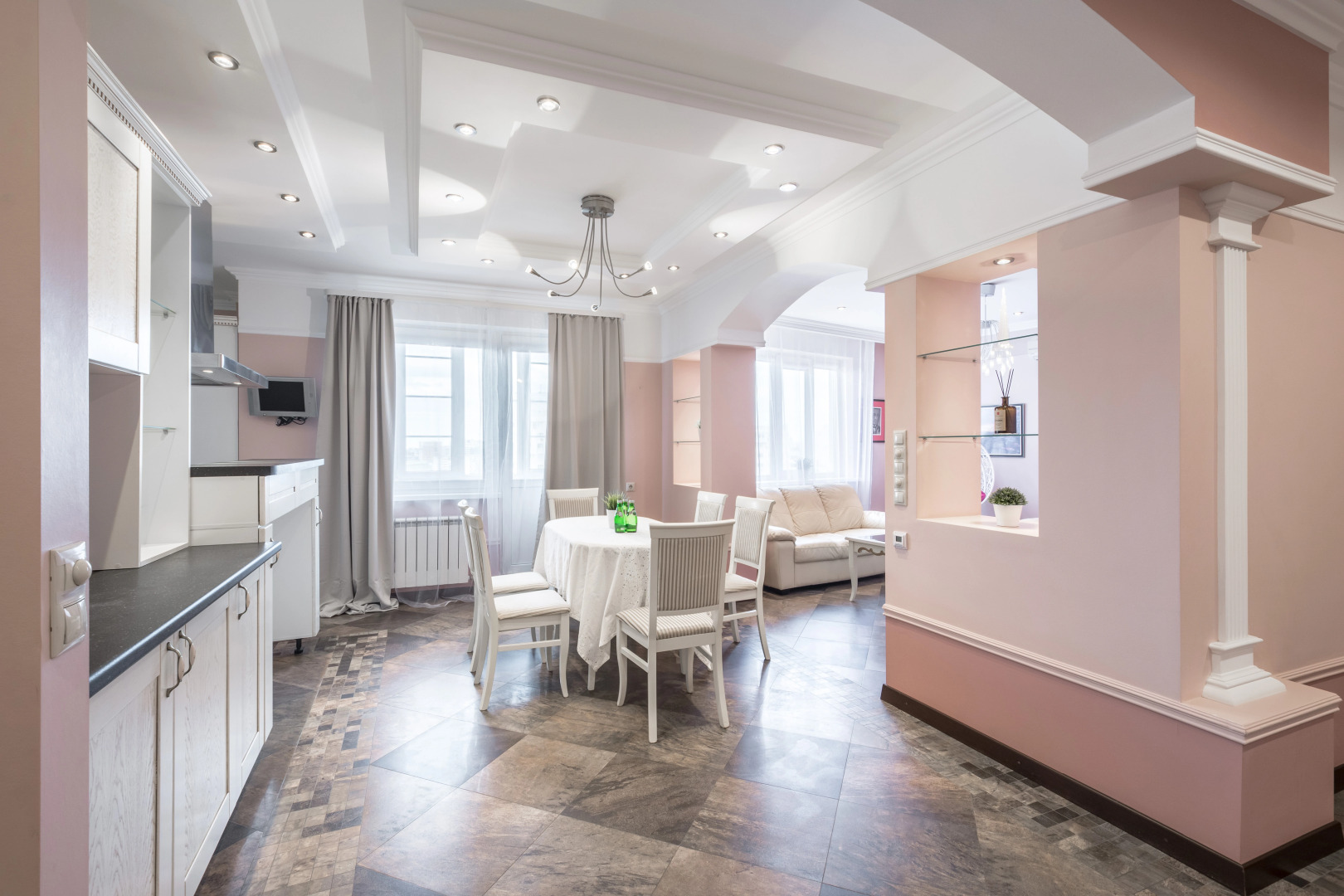 Апартаменты с финской сауной и двумя балконами — просторный двухэтажный пентхаус с двумя спальнями и гостиной