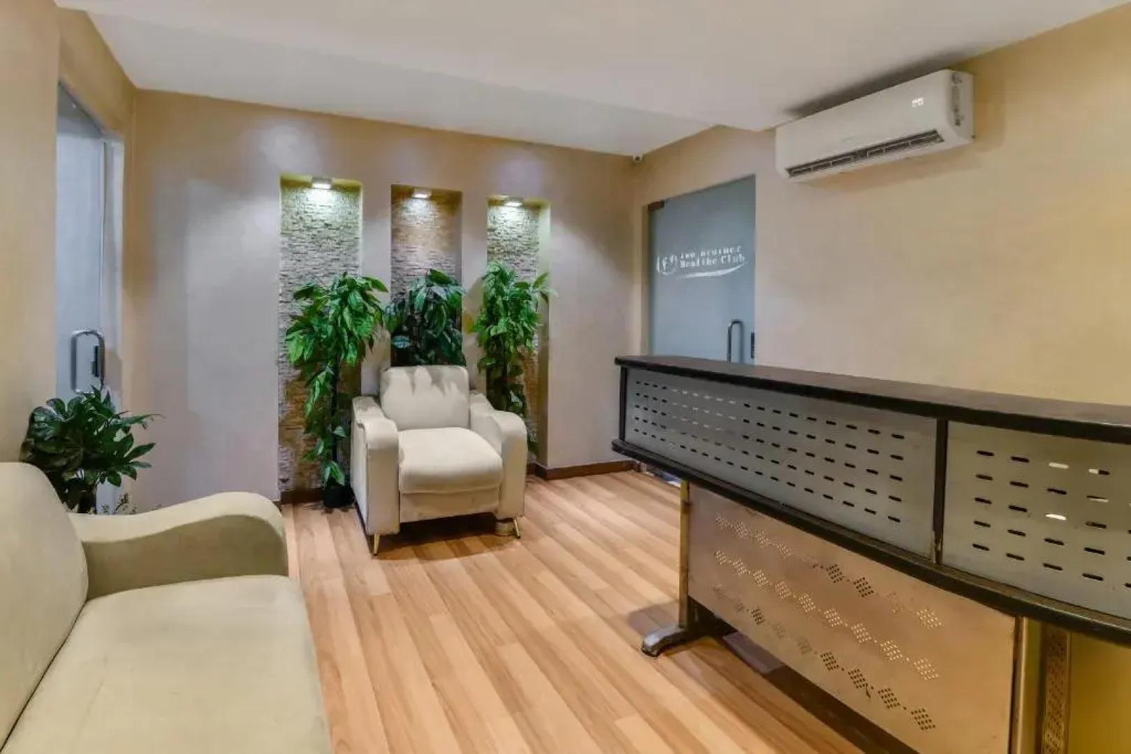 Отель Aura Inn Tiba Pyramids