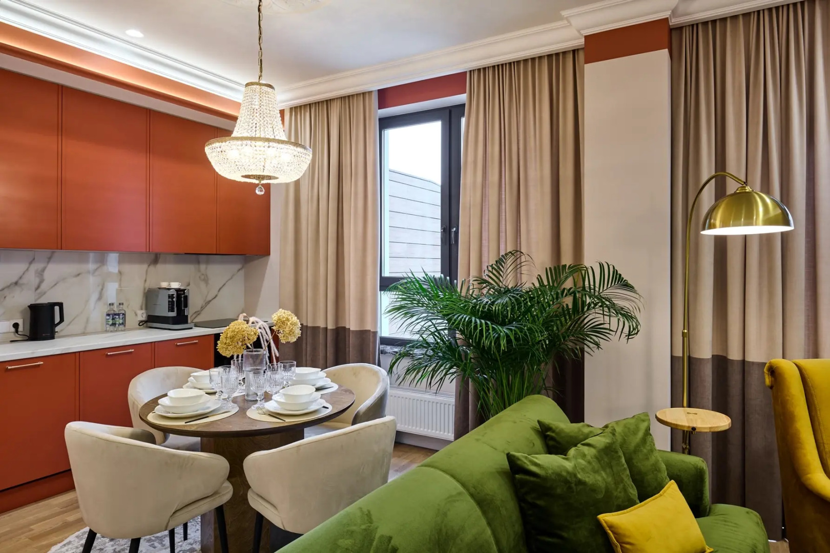 Апартаменты ЕвроУют Уникальные яркие дизайнерские