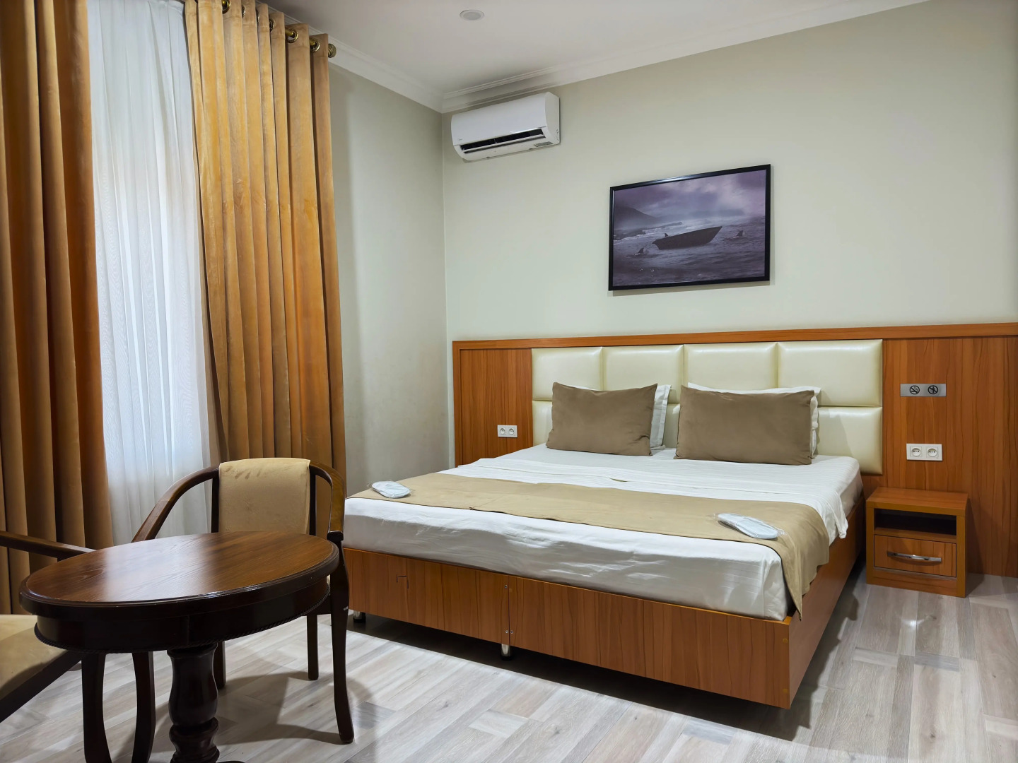 Отель The Moon Hotel