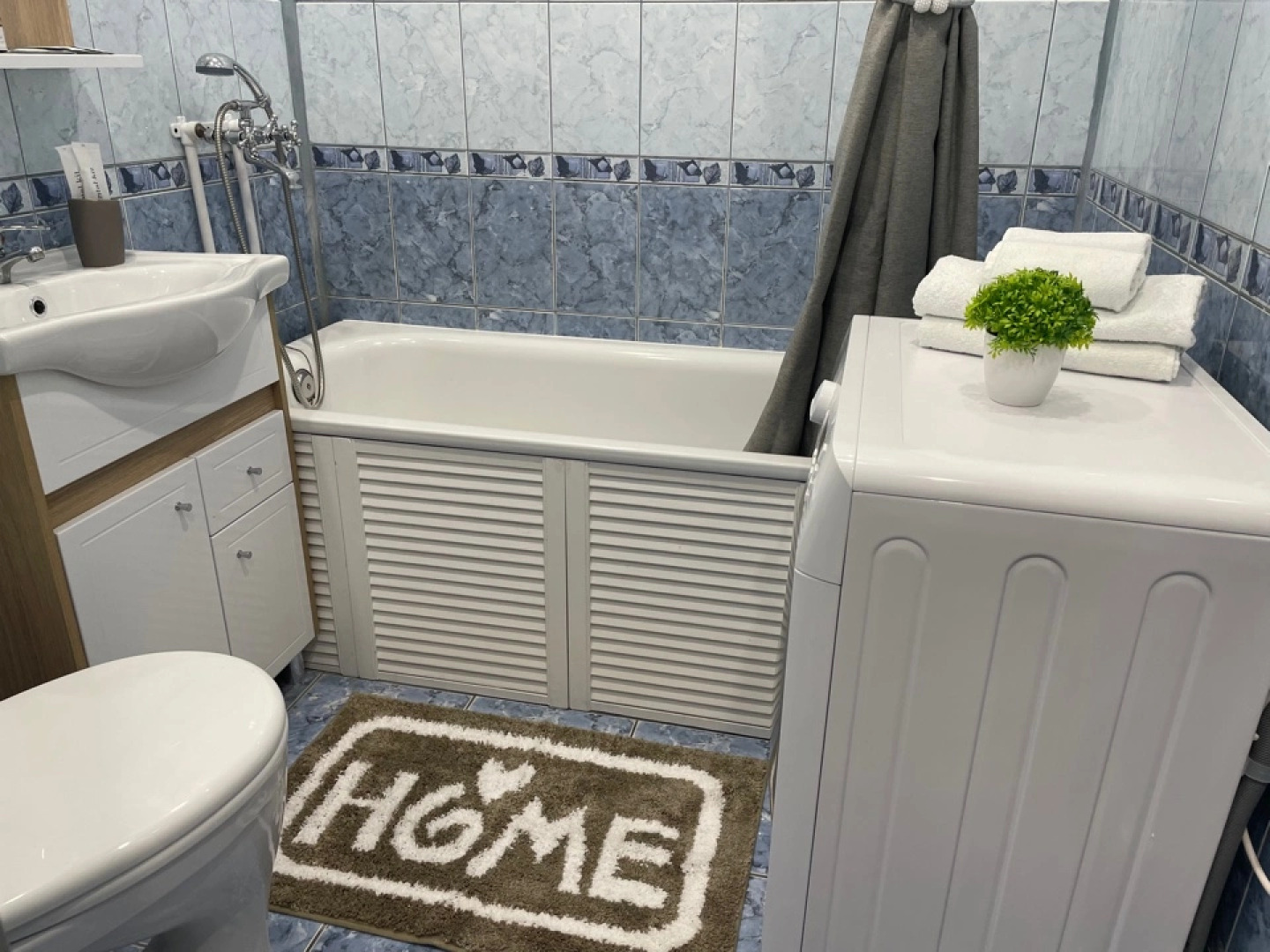 Апартаменты J&N Apartments Трёхместная студия с балконом в центре города Московский 16