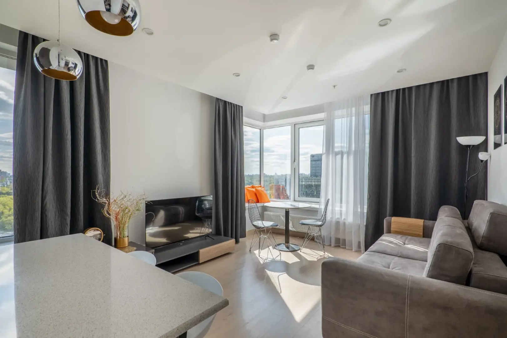 Апартаменты 2 комн. De Luxe YES с видом на ВДНХ и Останкино