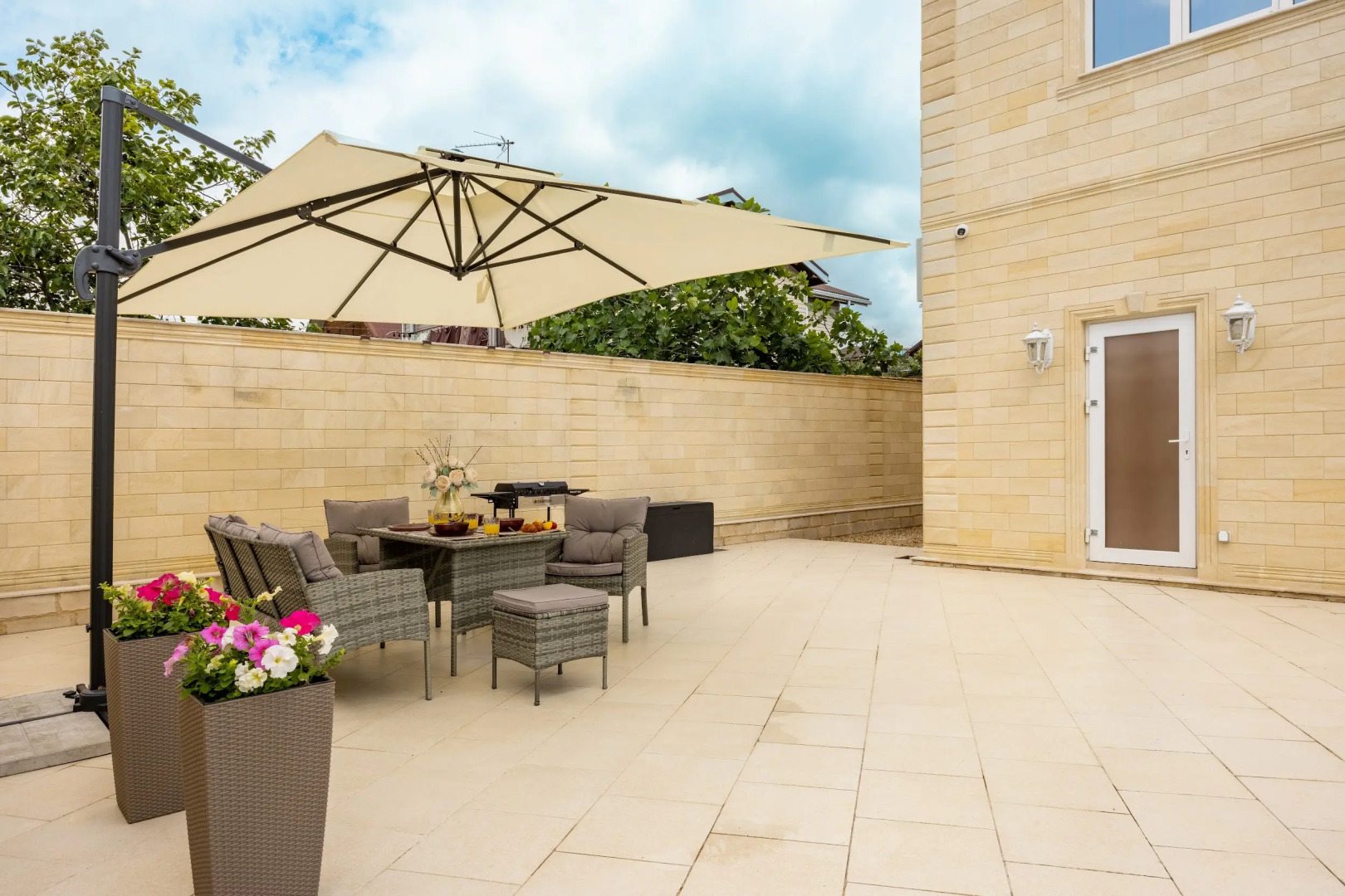 Вилла с подогреваемым бассейном и 6 спальнями