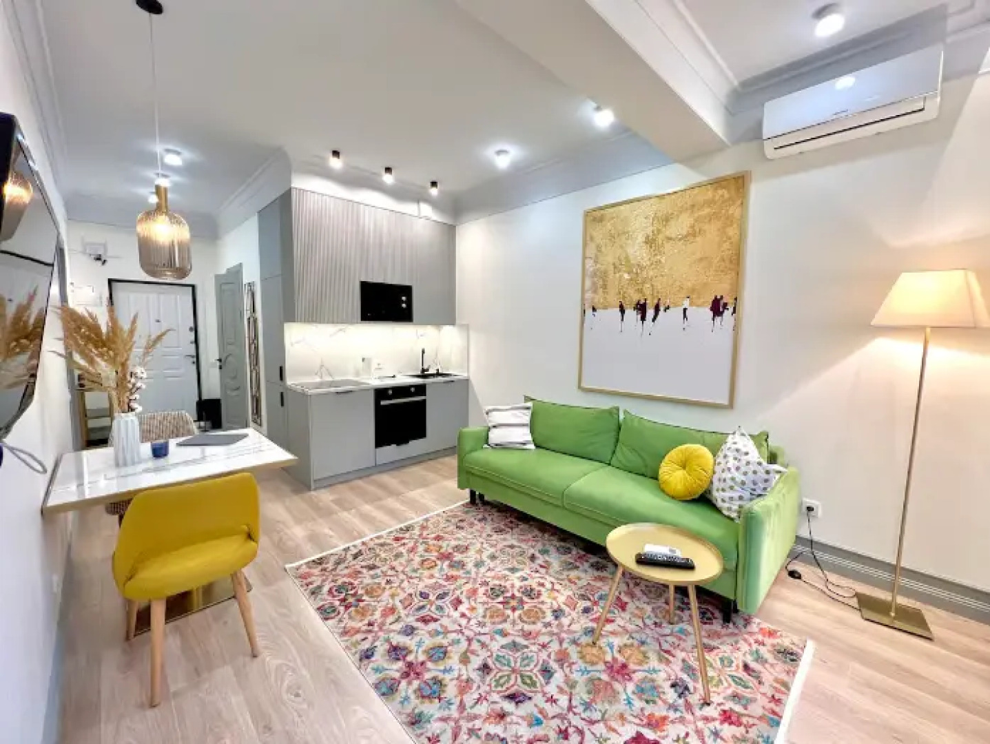 Квартира Конфетка на Абая 164/6