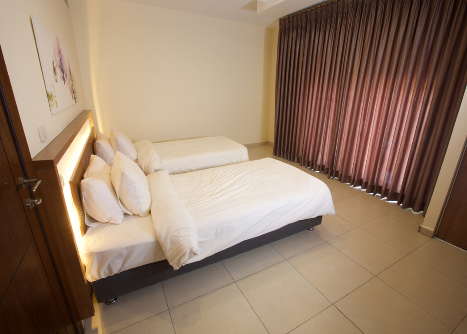 Отель Lujain Suites