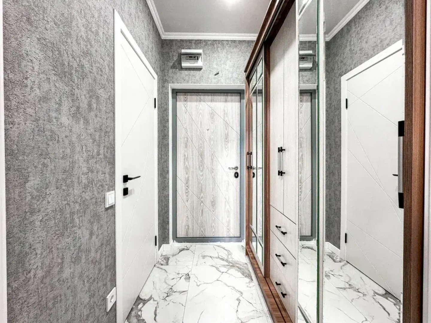 Квартира Уютная студия с балконом в новом доме Крымск Хоум