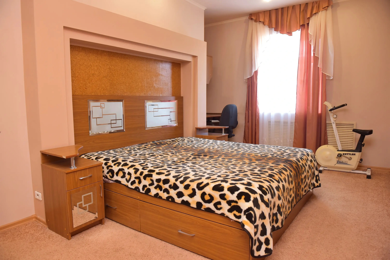 Апартаменты Sutki VIP на Володарского