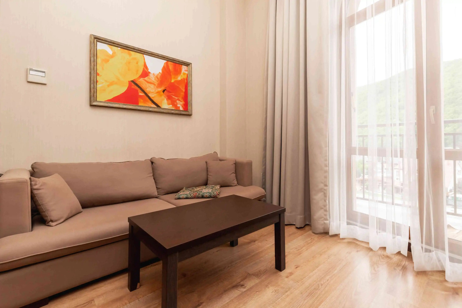 Апартаменты Море Апартаментов на набережной Времена Года