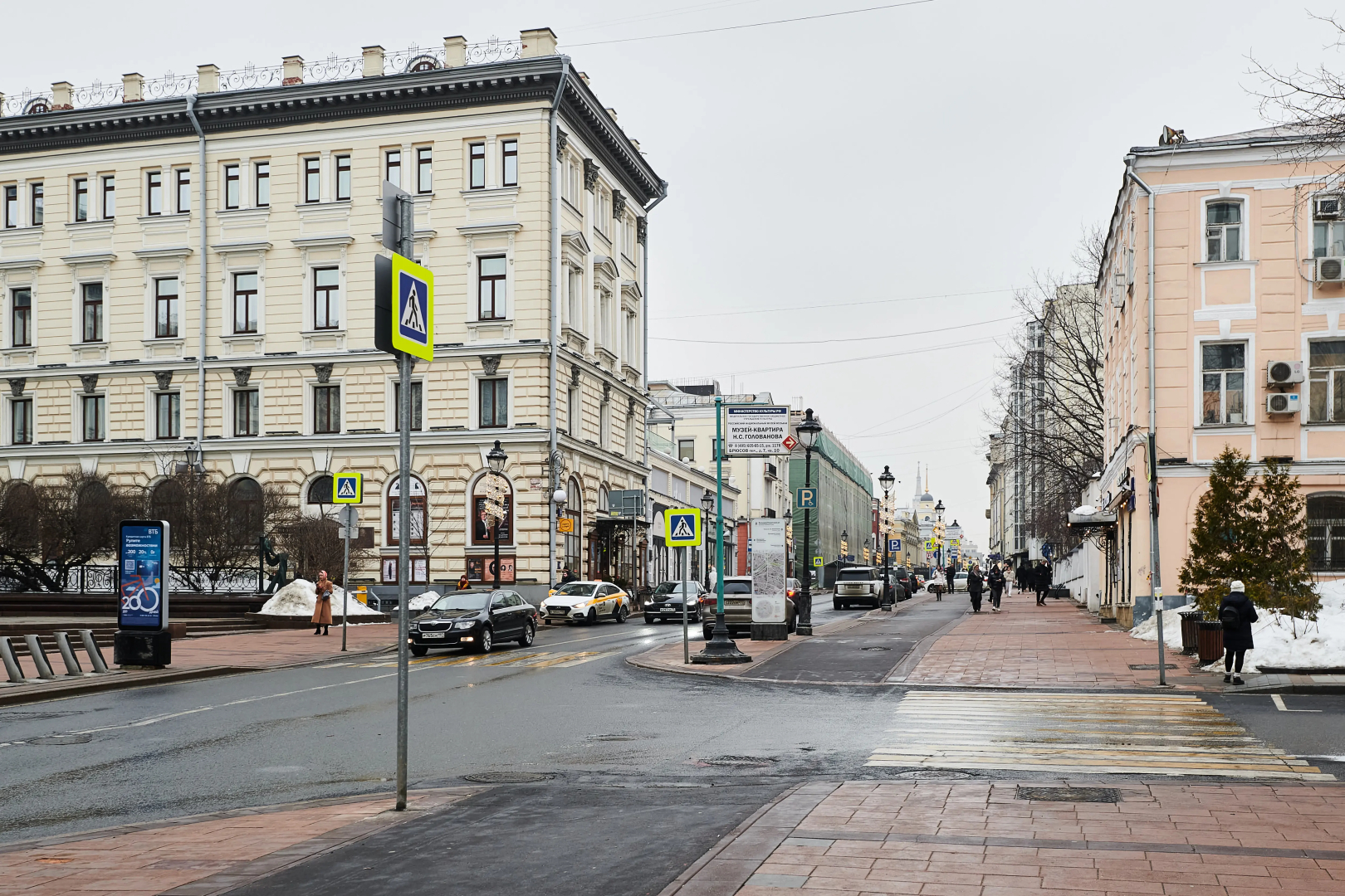 Квартира GM Apartments Яркая Трехкомнатная у Красной Площади