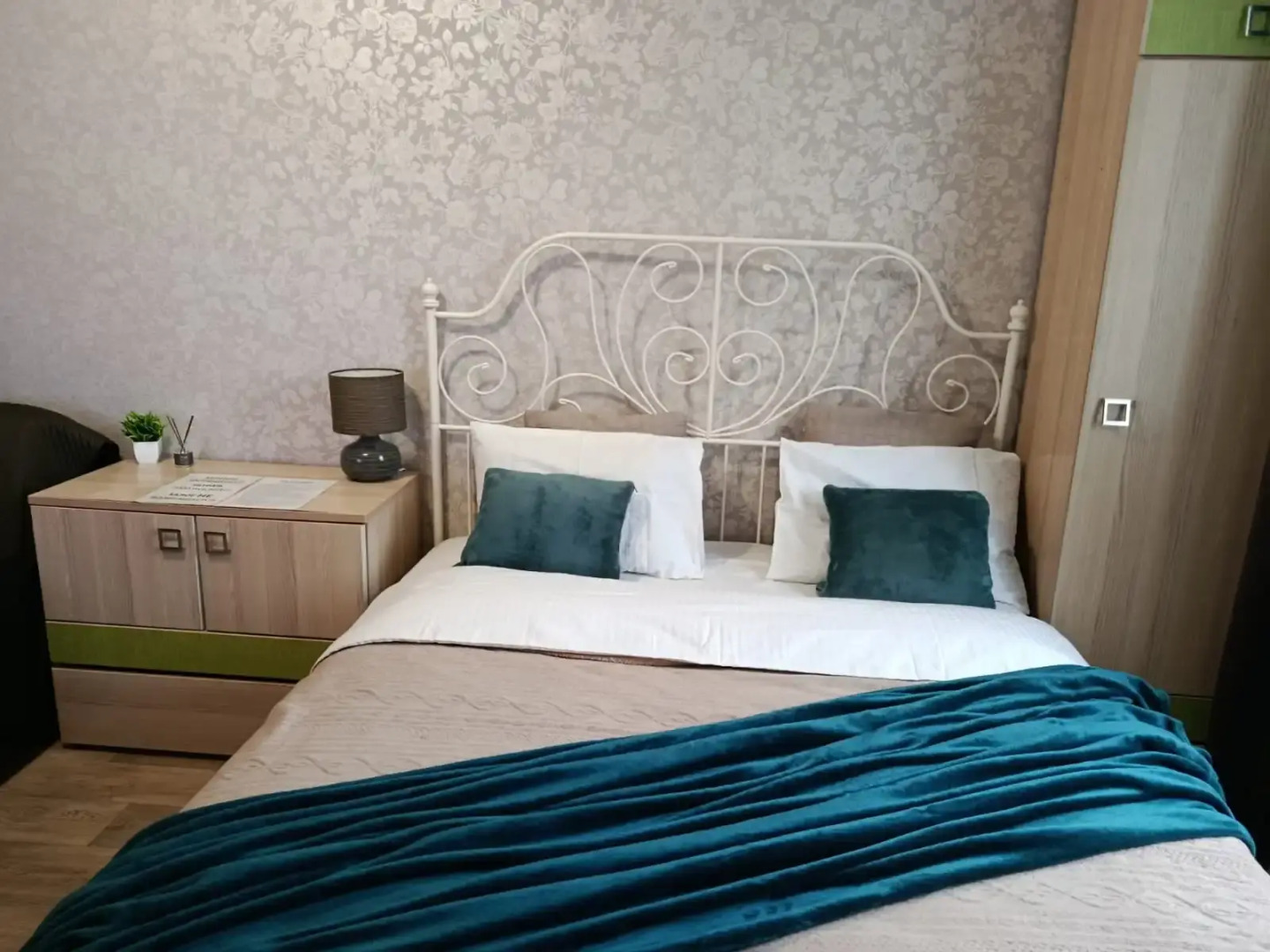 Апартаменты Квартира AlexHome РП Свердловский Строителей 9