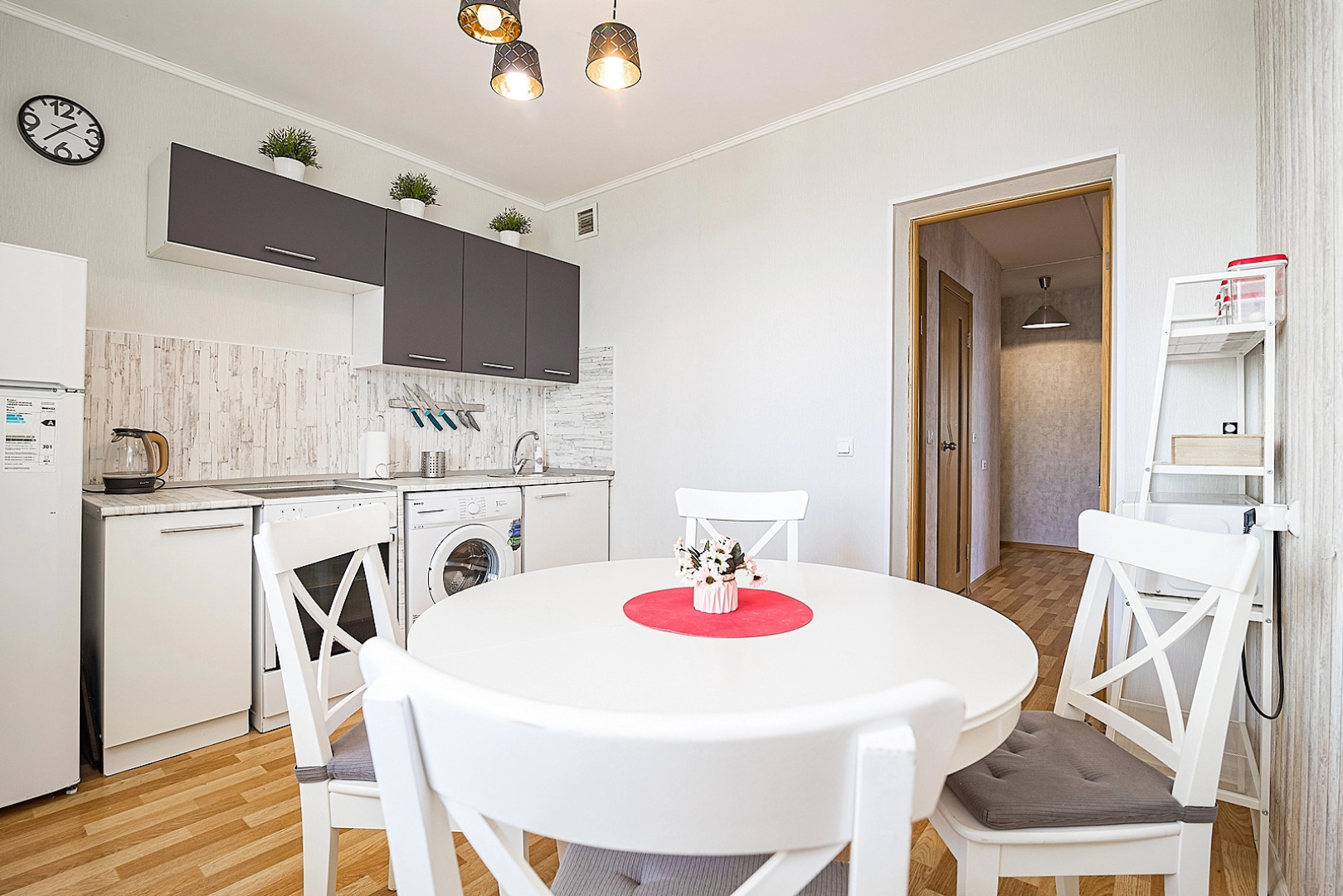 Апартаменты двухкомнатные c видом на Волгу на Волжской набережной  25, м.Cтрелка. Сова-Дом