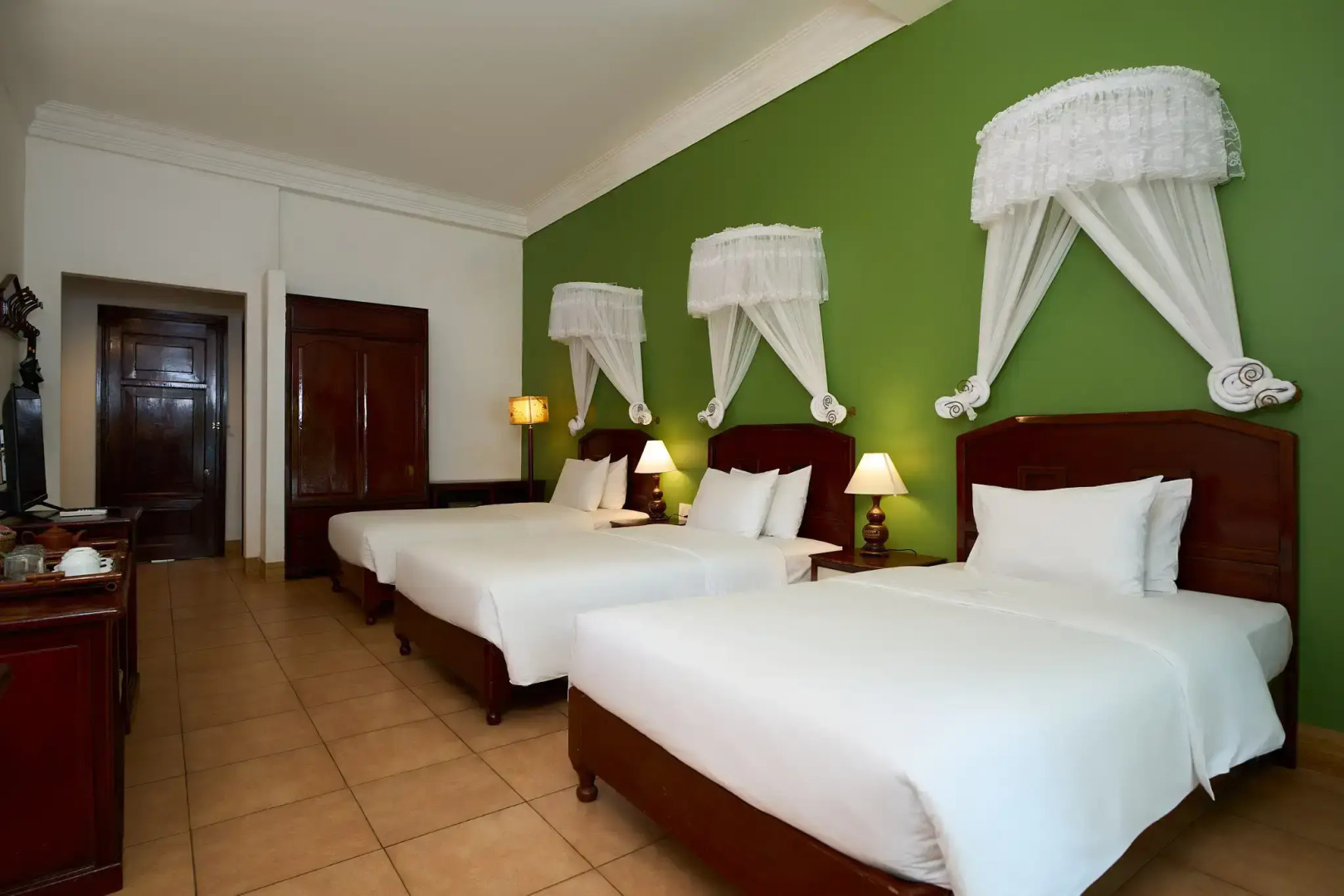 Курортный отель Lang Co Beach