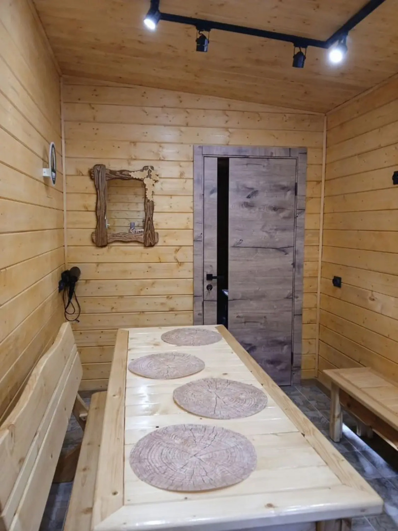 Частный Дом в Центpе Дeревни Взвад