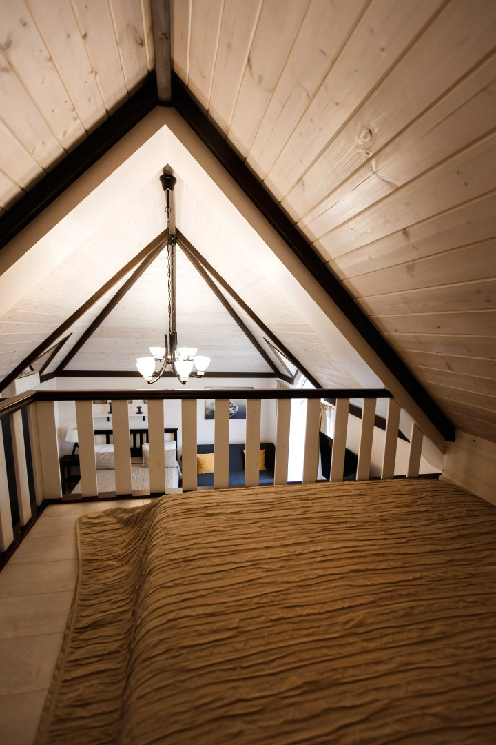 Апартаменты двухуровневые с балконом