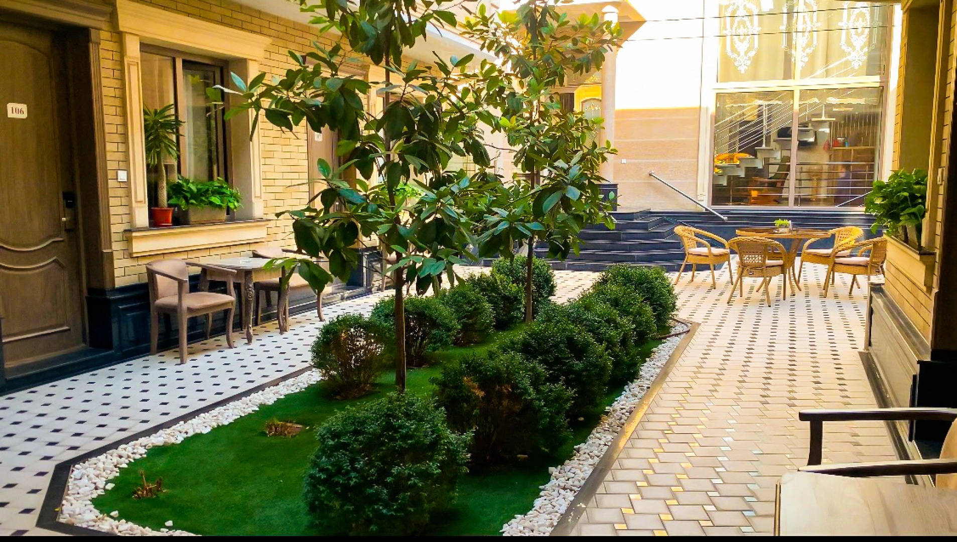 Отель Archie Family