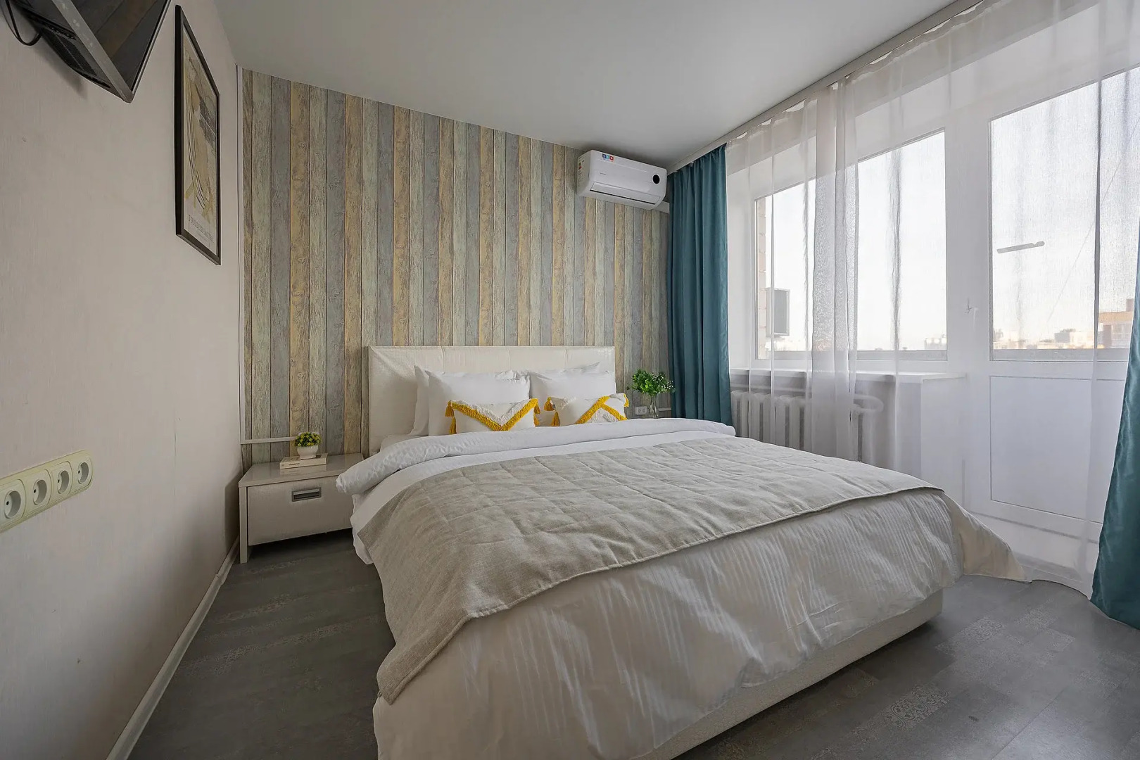 Апартаменты двухкомнатные в самом центре на Большой Покровской 73, Сова-Дом