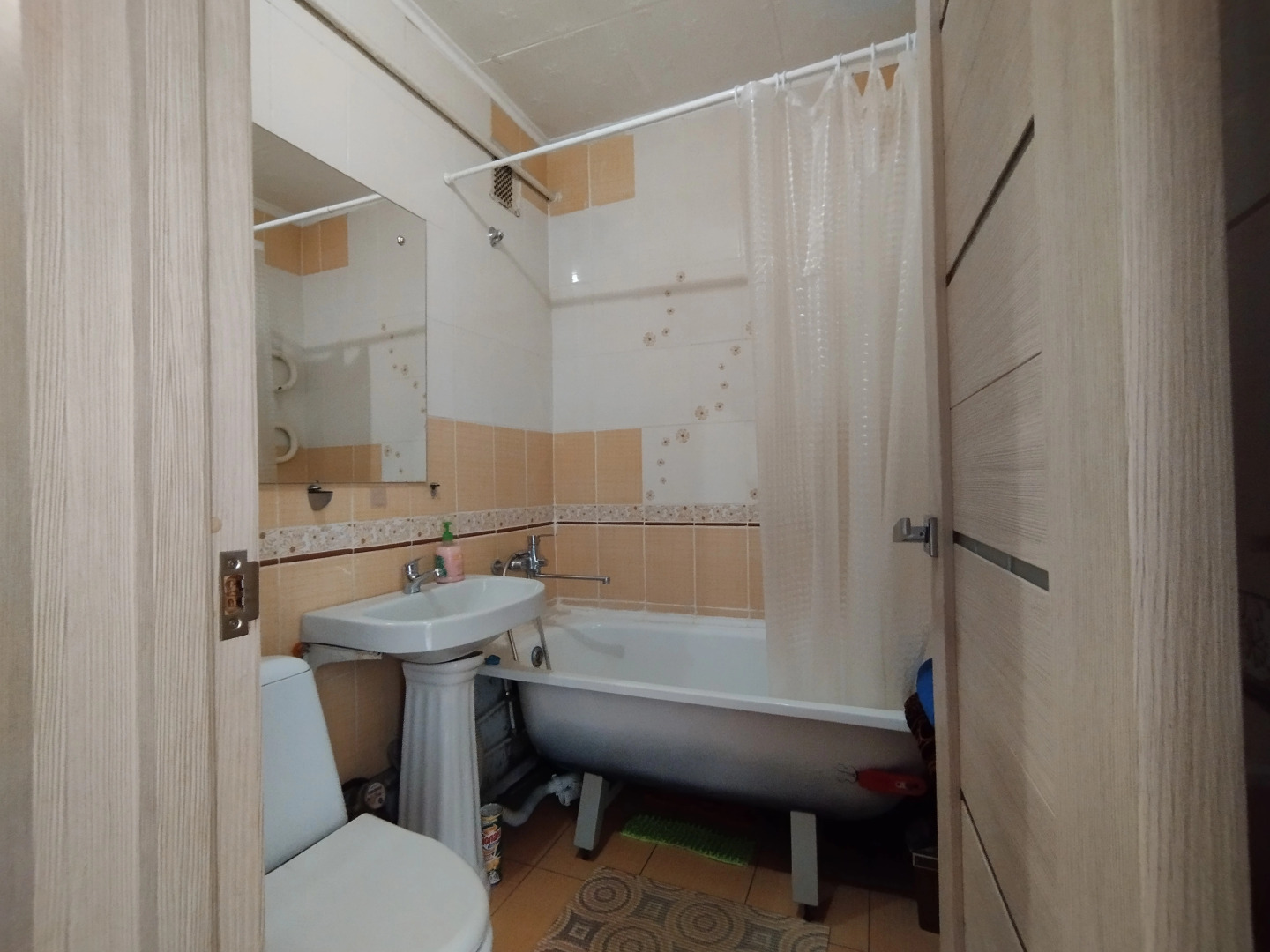 Двухкомнатные апартаменты возле ж/д и автовокзалов, центр