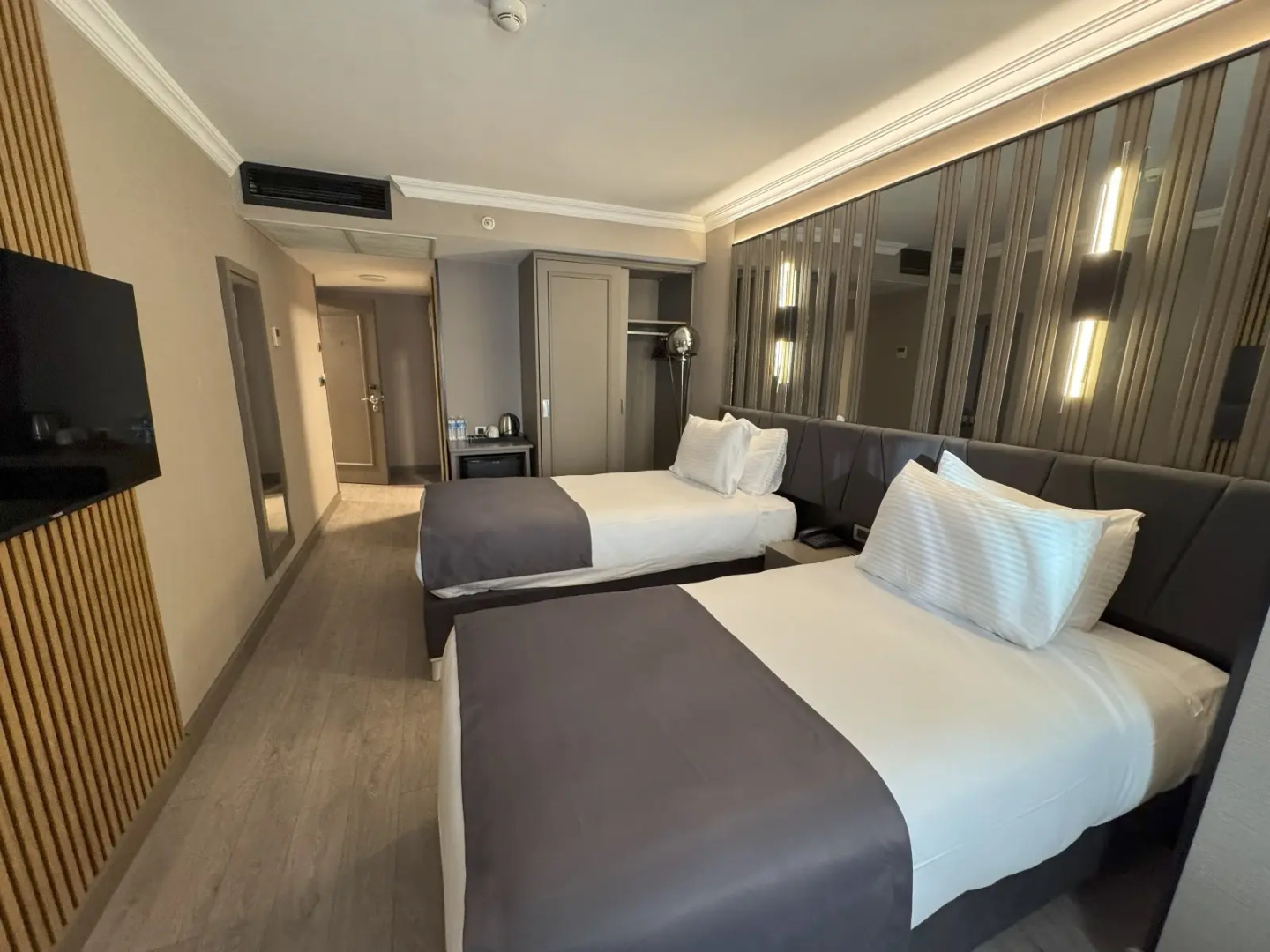 Aven Hotel