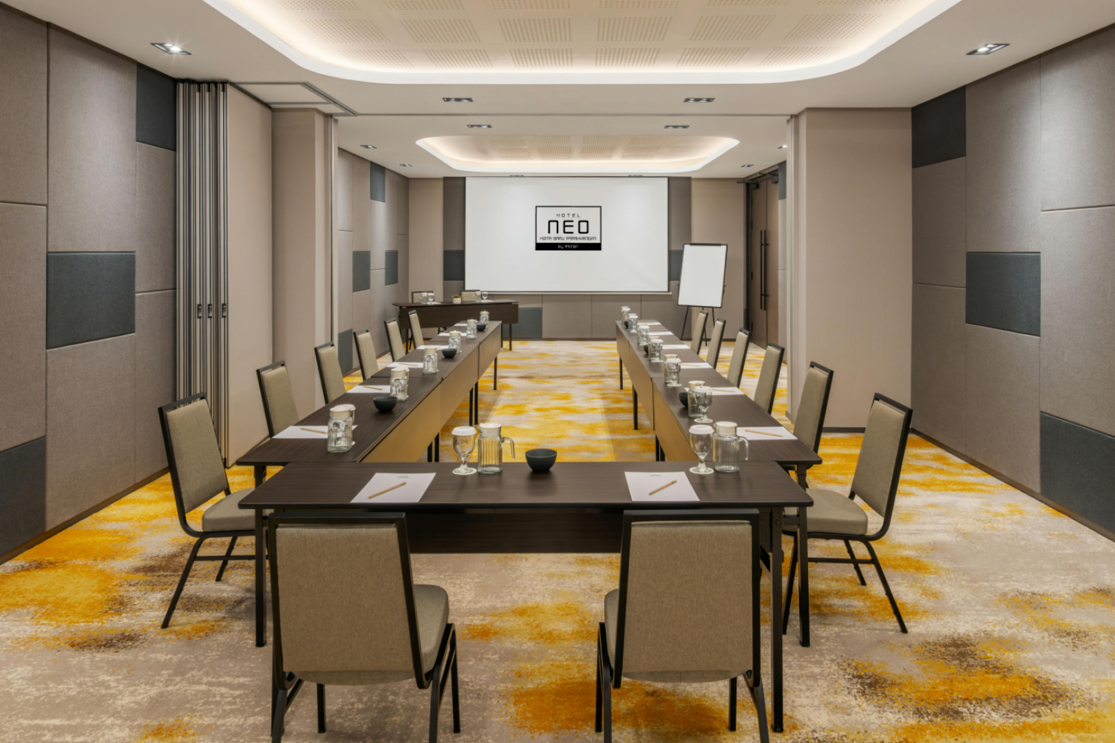 Отель Neo Kota Baru Parahyangan