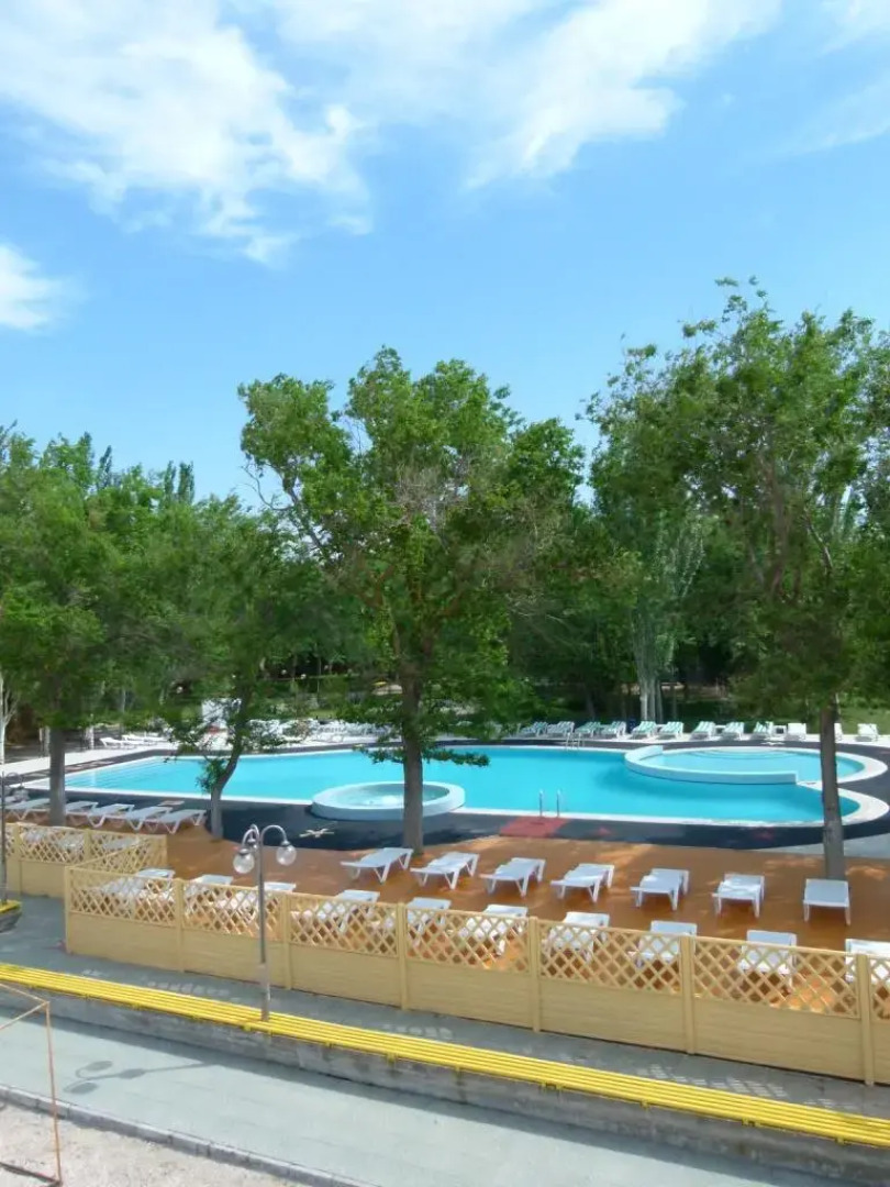 Отель Равена