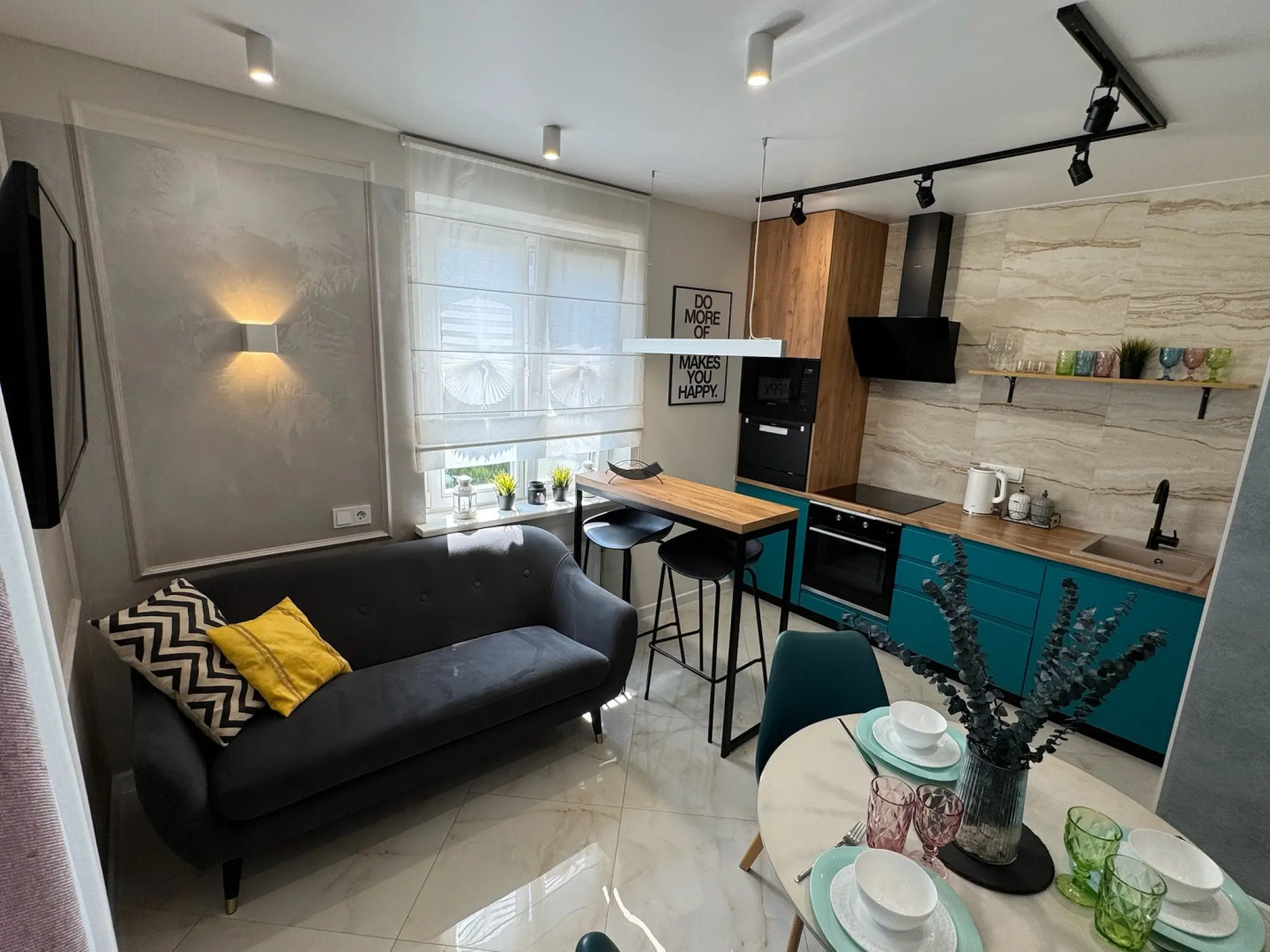 Апартаменты на Курчатова 24 - 2 комнаты