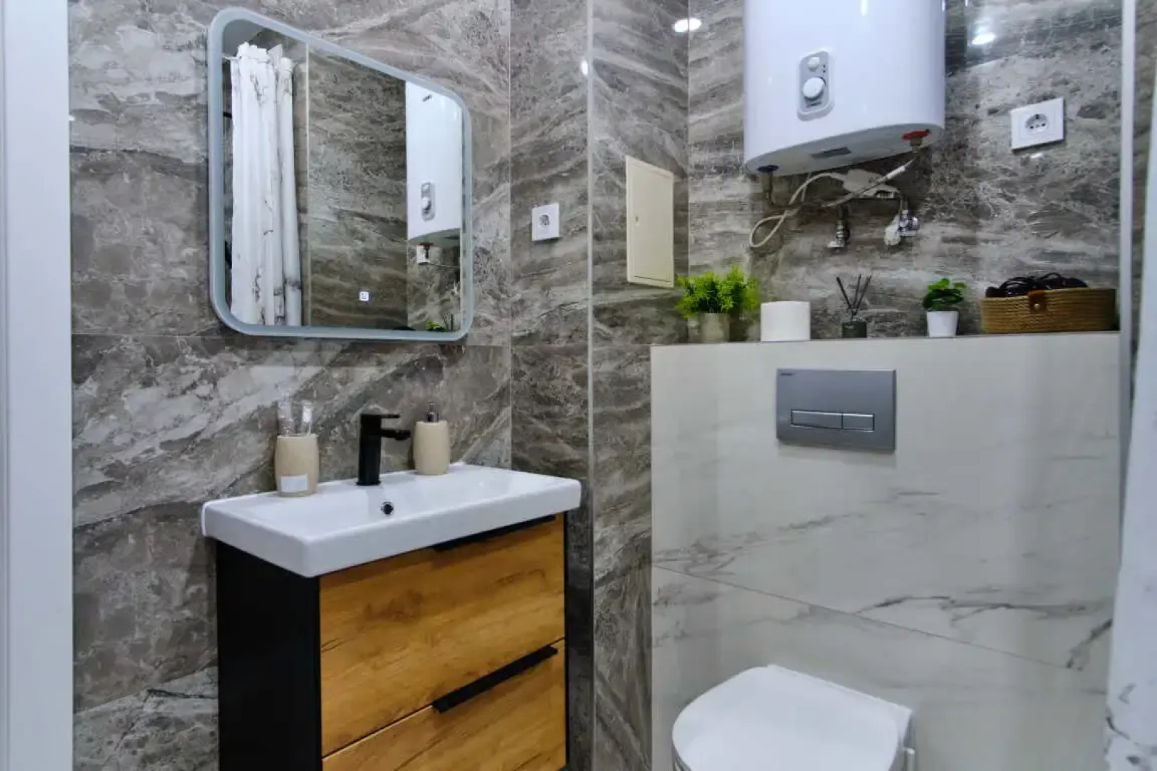 Апартаменты Дизайн 75м2 в Центре Города