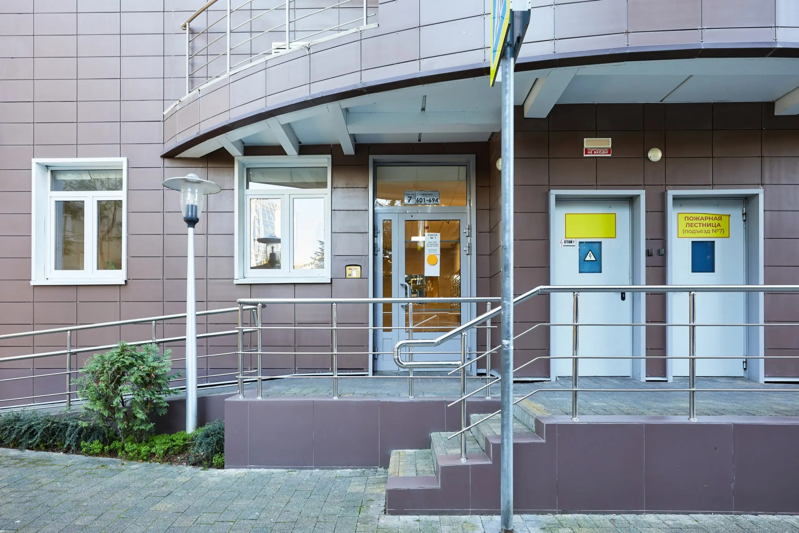 Квартира с изолированной спальней и балконом в 100 м от моря