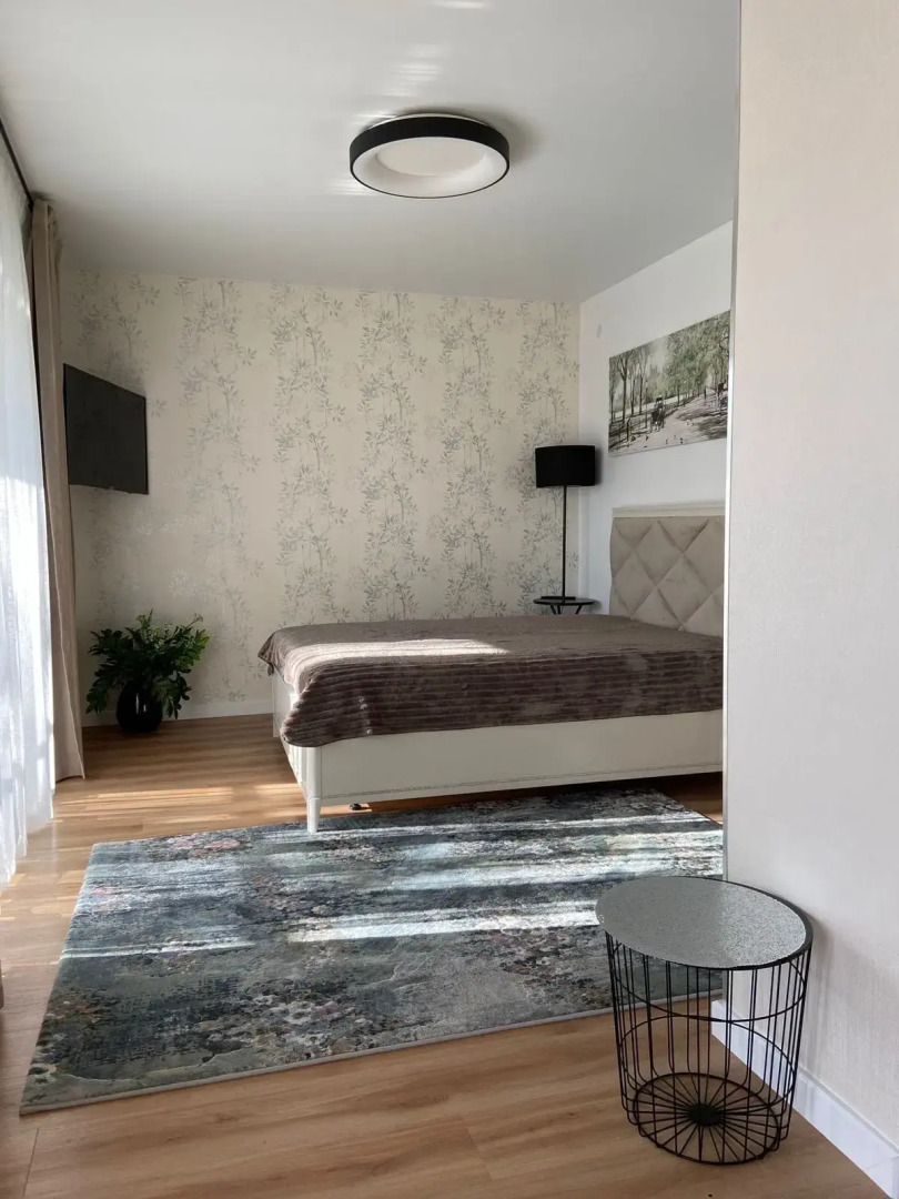 Апартаменты у берега моря с видом на парк