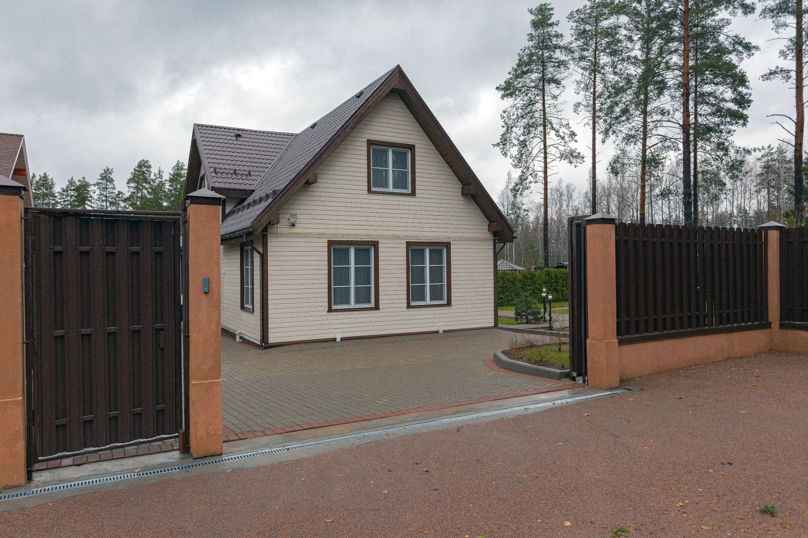 Частный дом WhiteyHouse половина 2