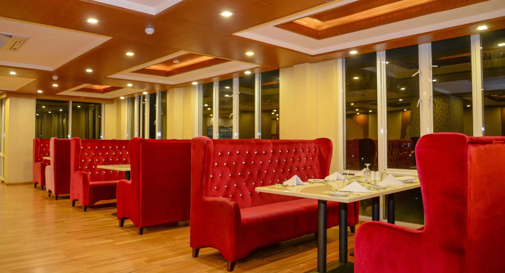 Отель The Grand Kandyan