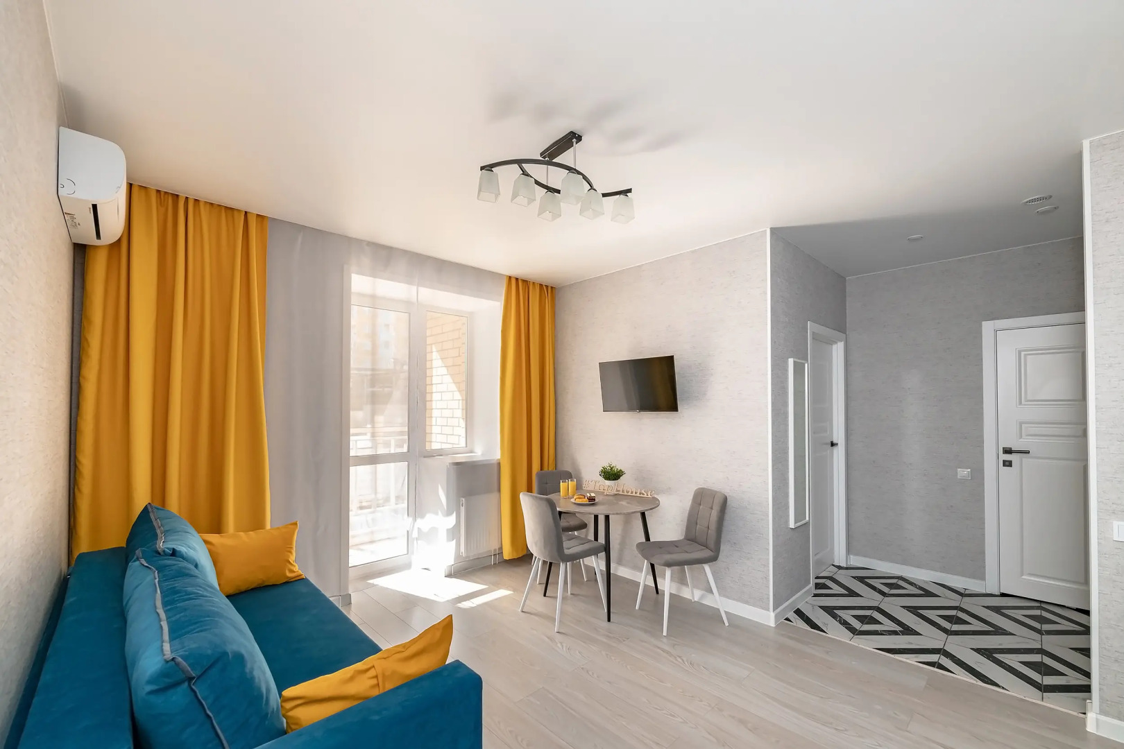 Апартаменты TopHouse на Нейбута 2а, 3 этаж