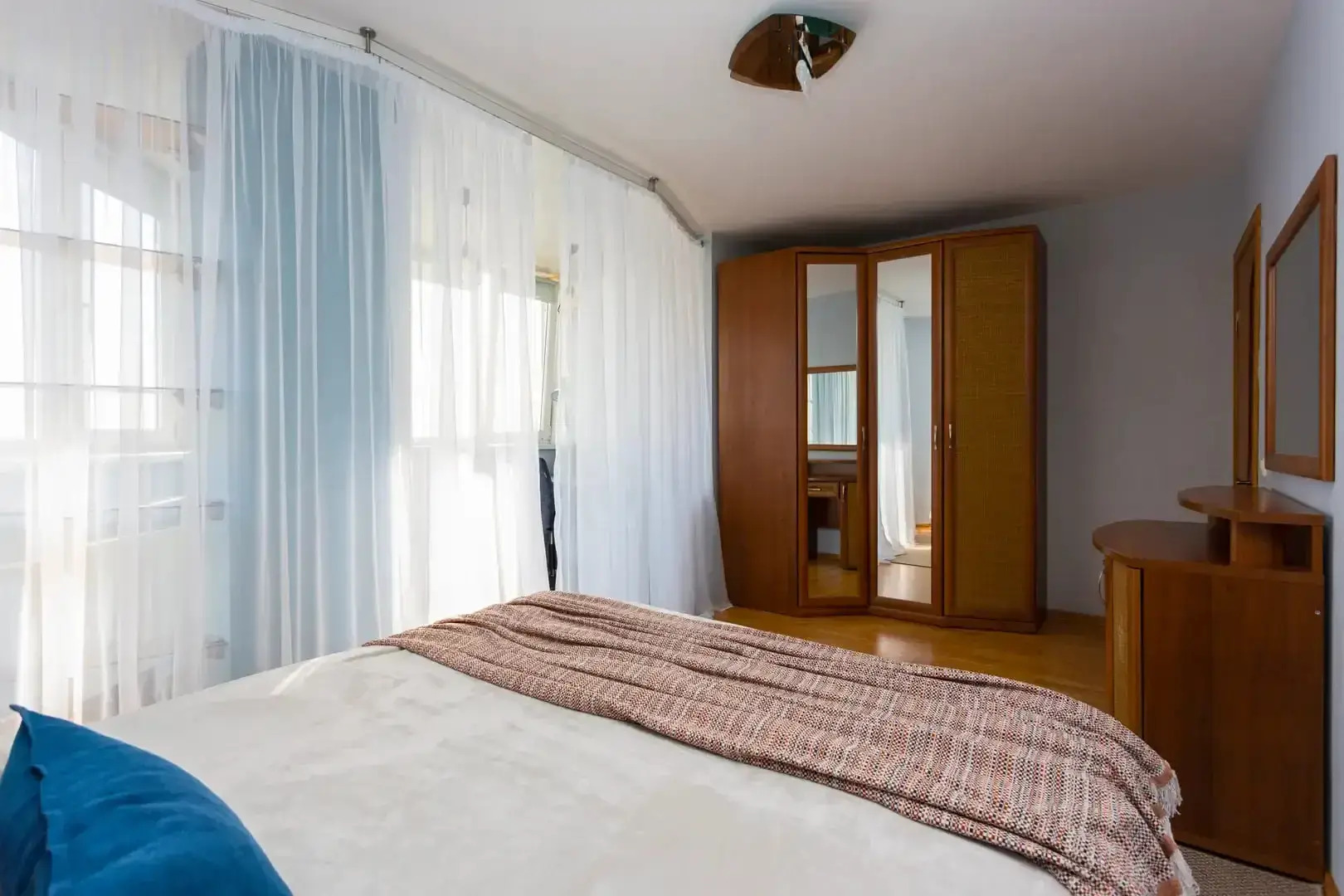 Квартира трехкомнатная в 15 минутах от центра