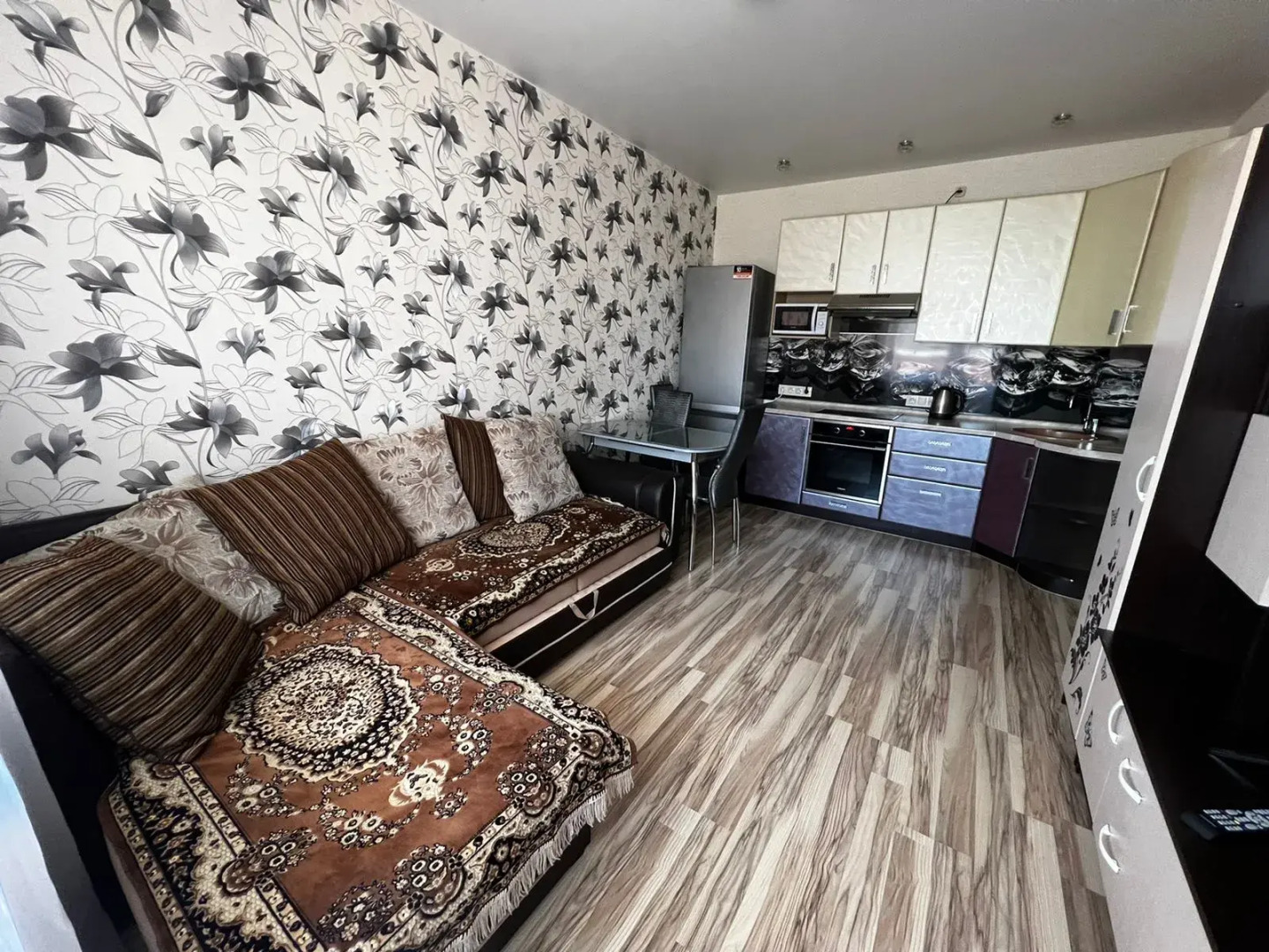 Квартира AlexHome РП Свердловский Строителей 6