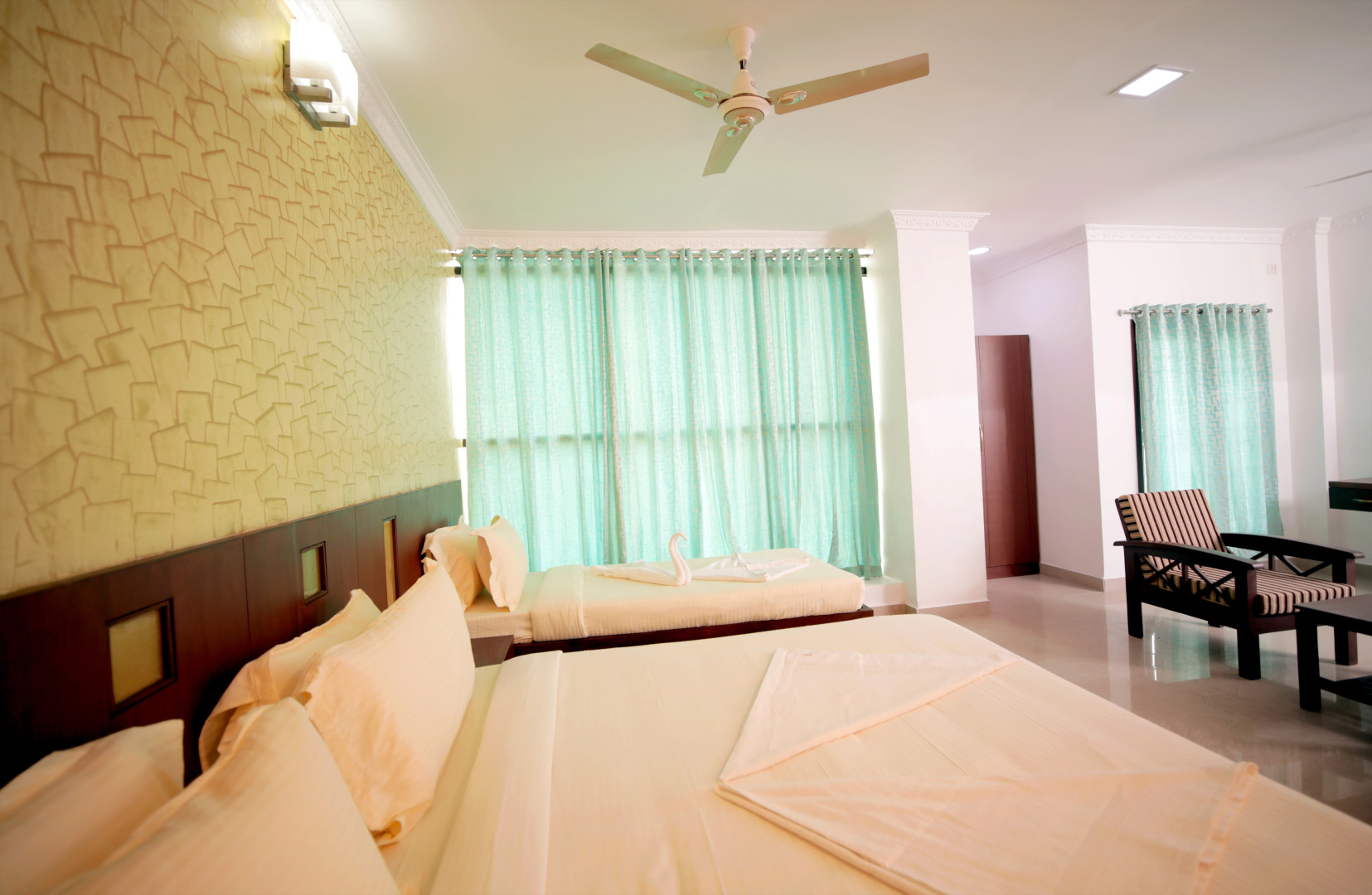 Отель Lee Crysstal