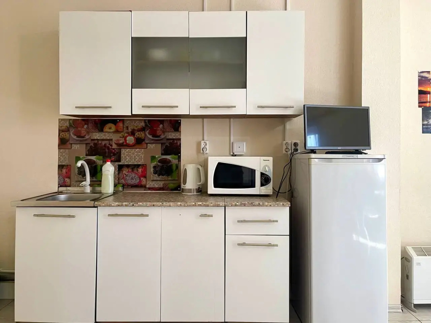 Апартаменты с кухней-гостиной и отдельной спальней (4 односпальные кровати, можно сдвинуть в двуспальные)