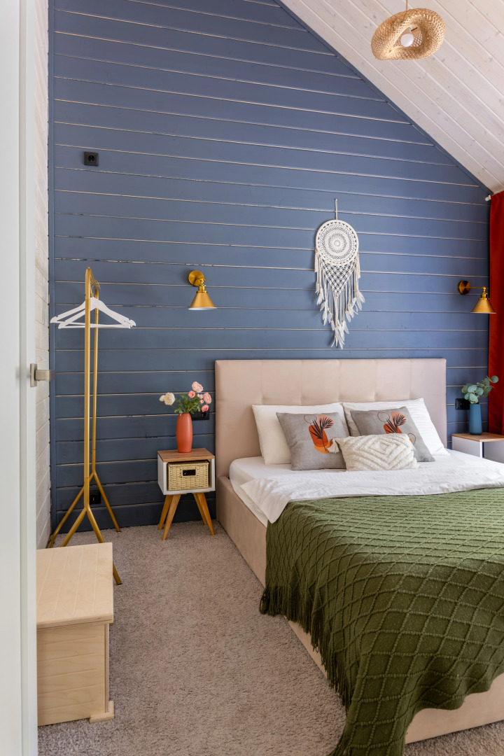 Частный дом в еловом лесу