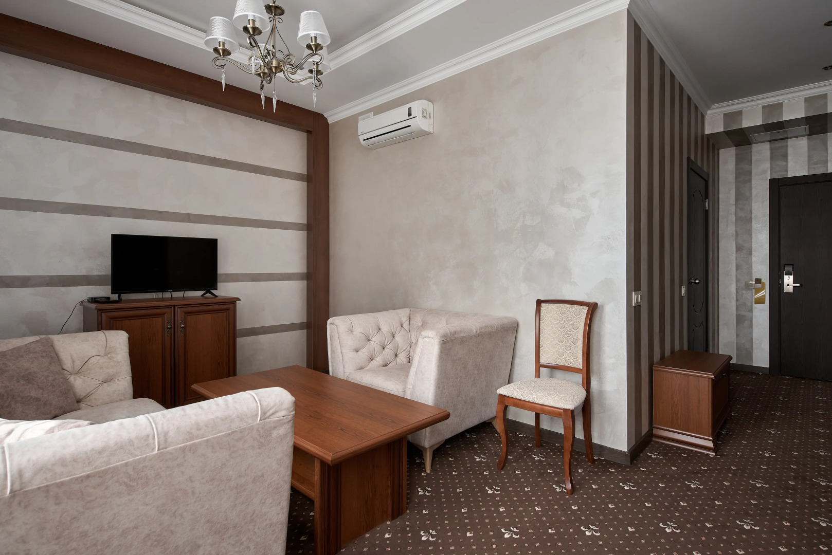 Отель Корона