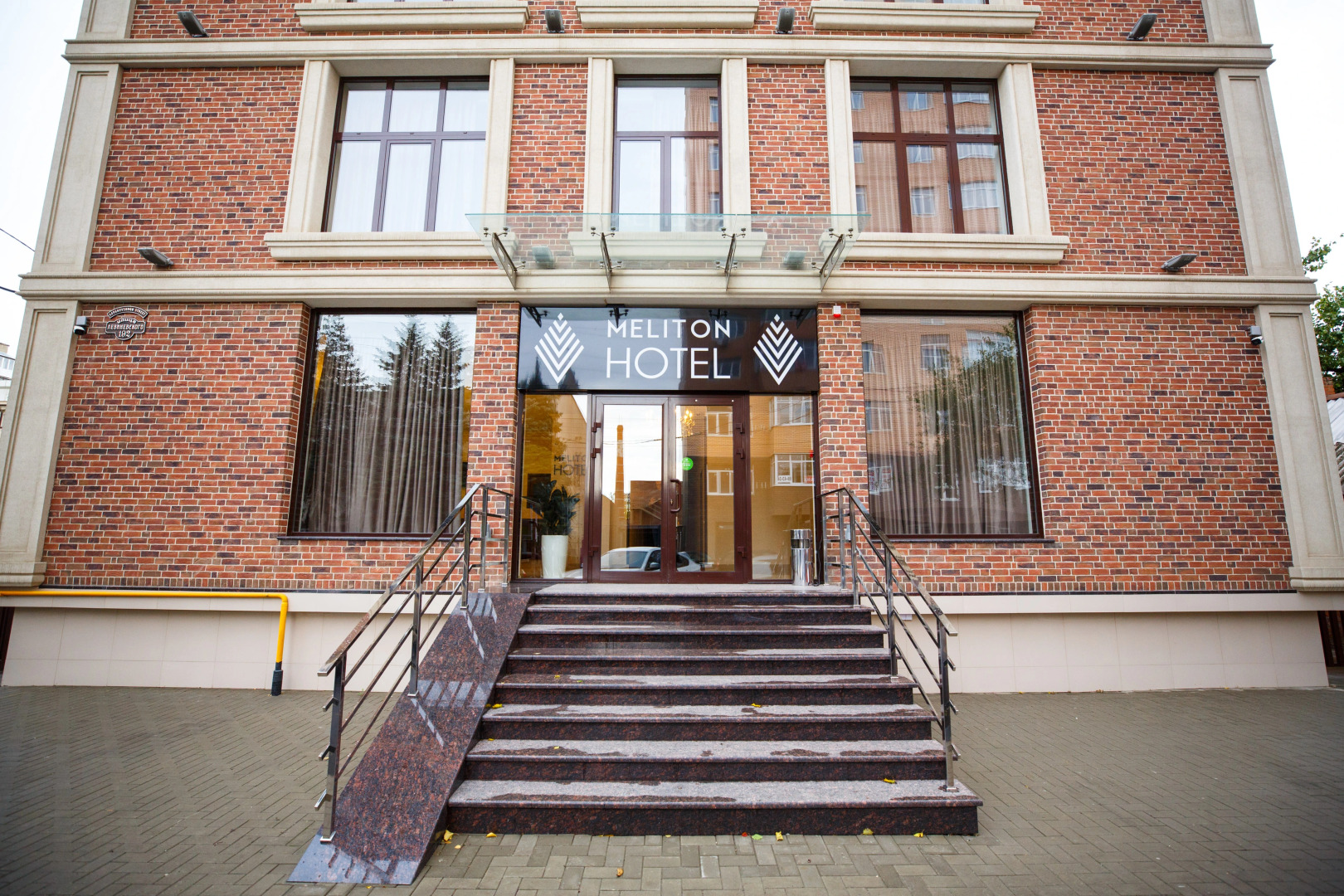 Отель Мелитон