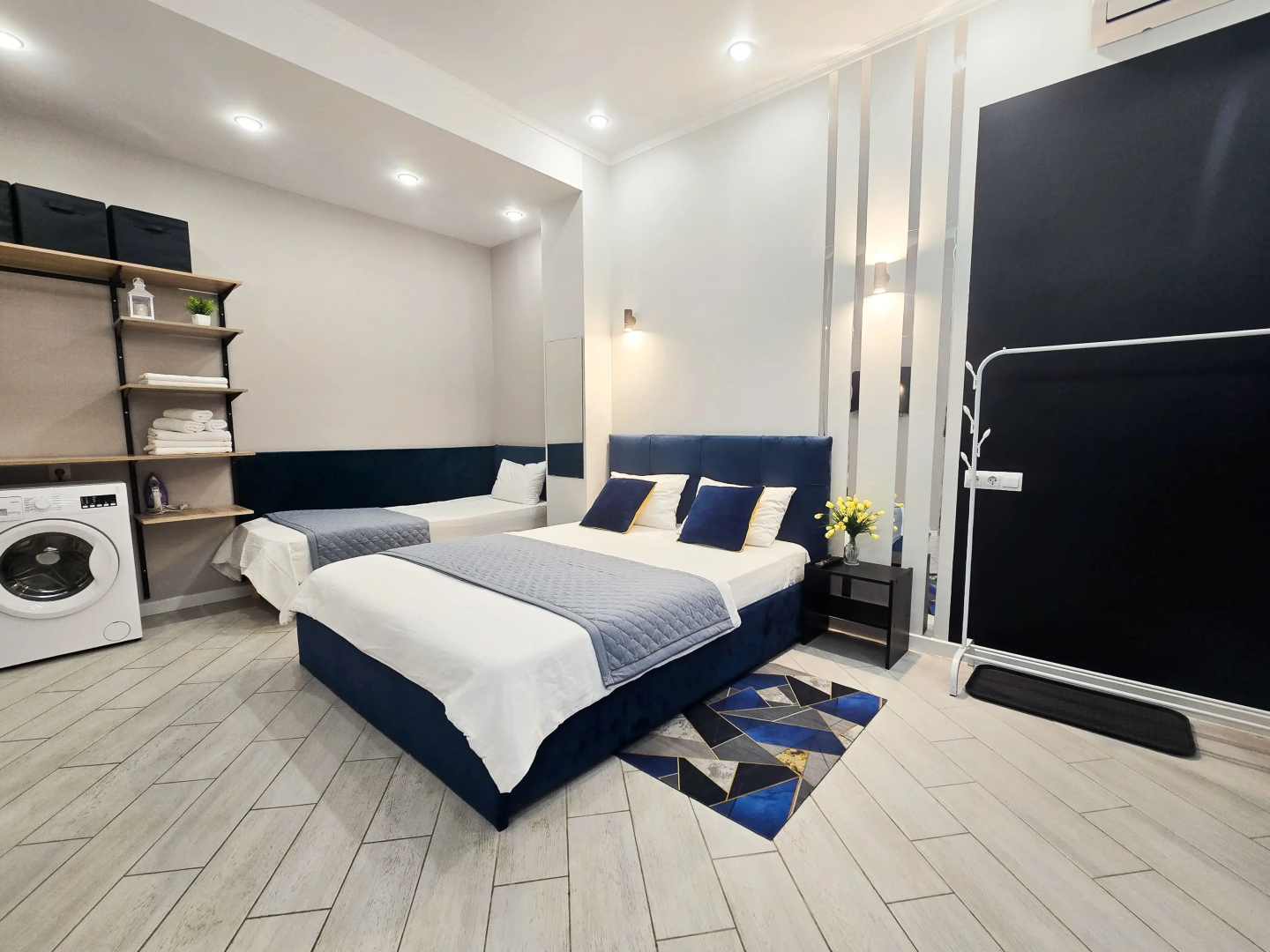 Квартира Стильная студия для 3х человек с кроватями и зоной отдыха на улице