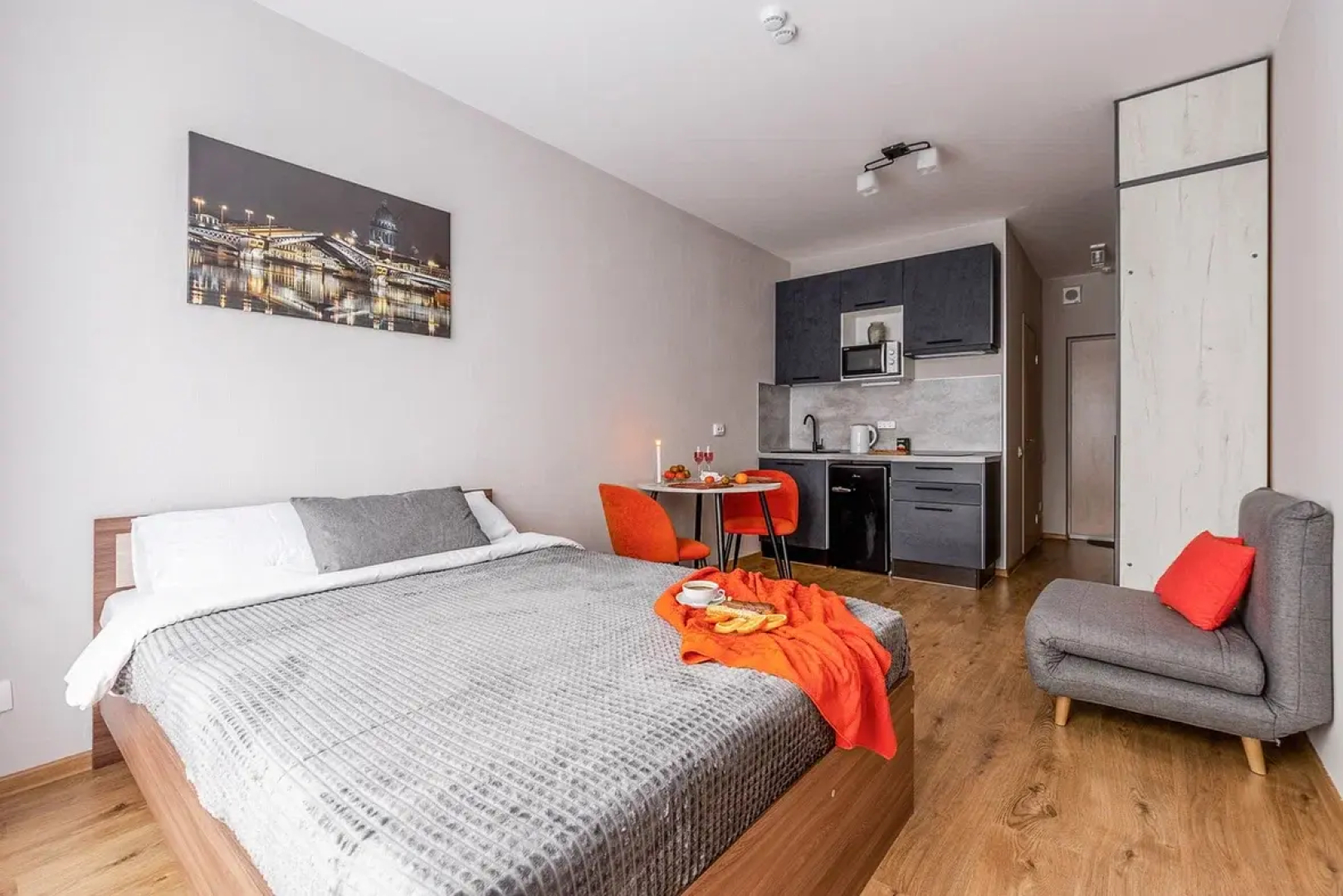 Апартаменты Уютная студия у метро Парнас