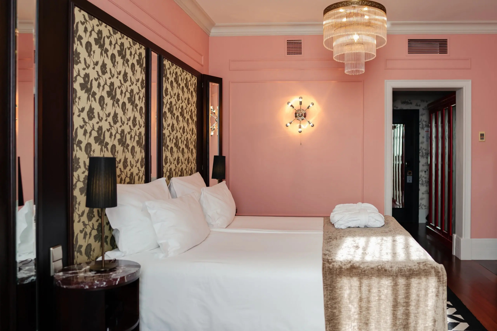 Отель DOM Boutique Hotel