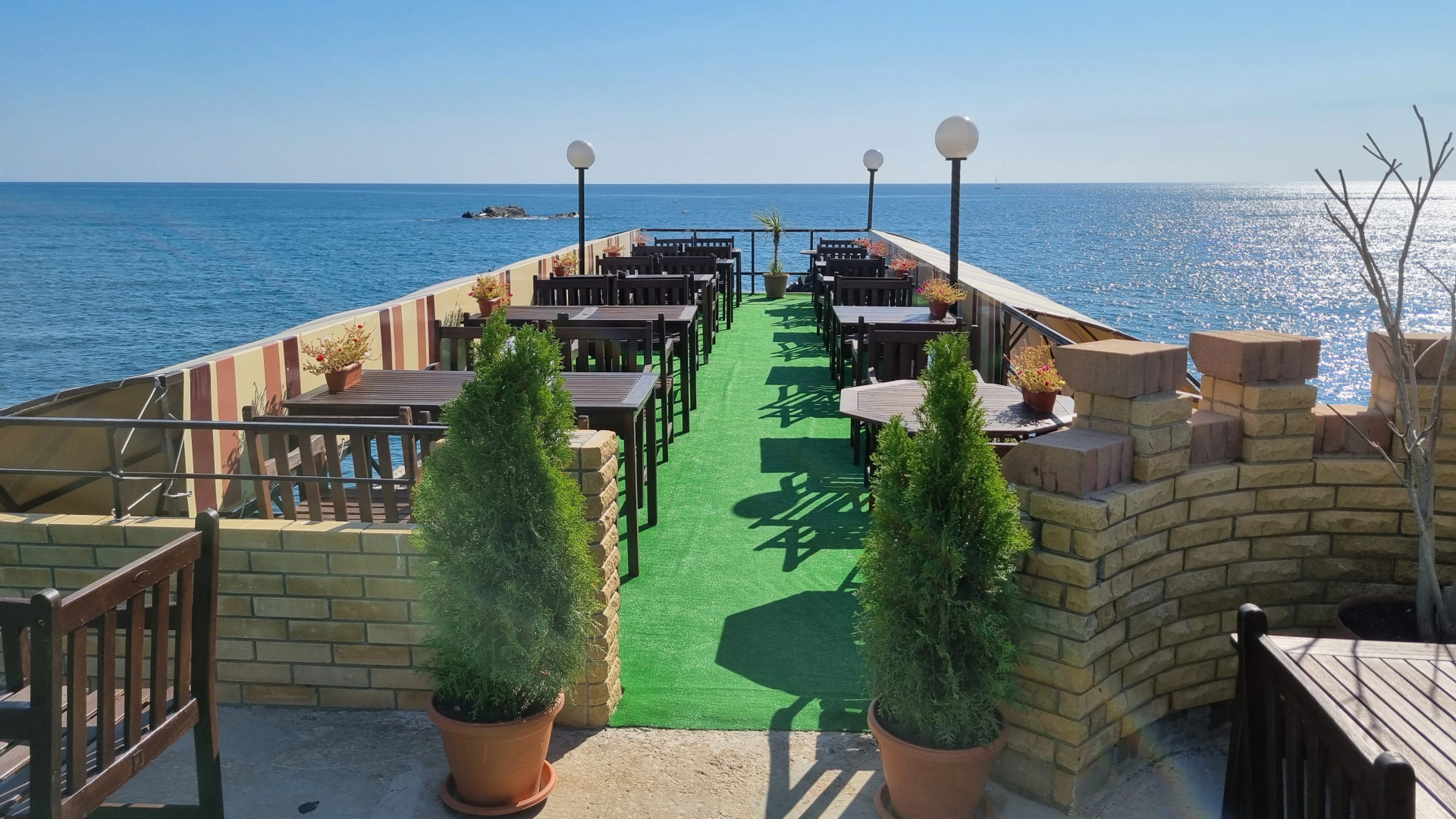 Курортный отель Корона