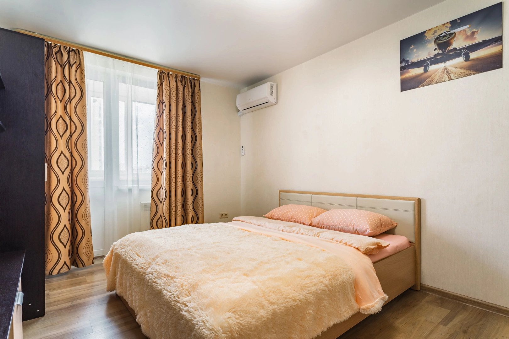 Уютные Апартаменты в доме у Космопорта (ул. Дыбенко 27а)